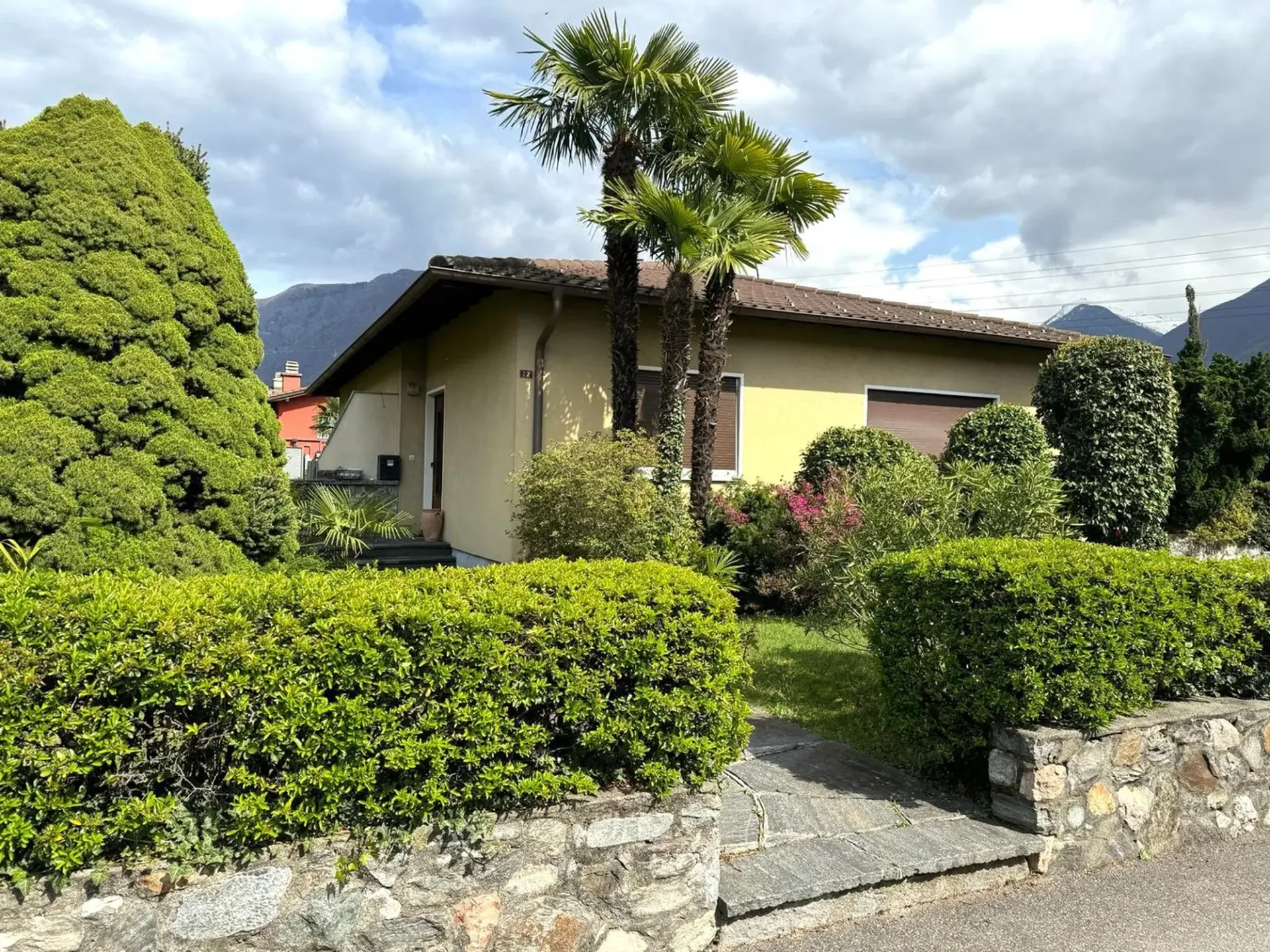 Haus mit 5,5 Zimmern, erweiterbar, in Wohngegend