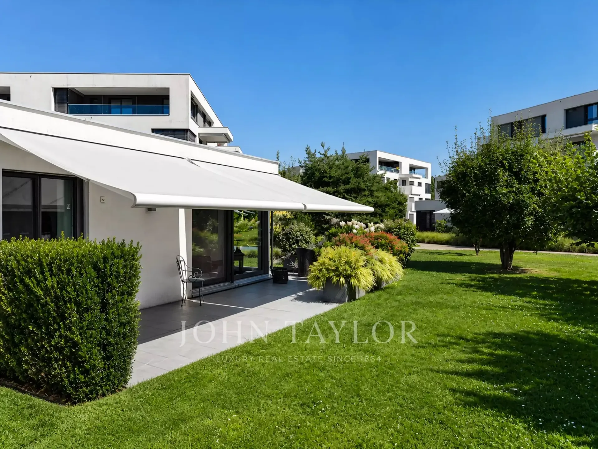 Magnifique souplex avec jardin dans une résidence moderne