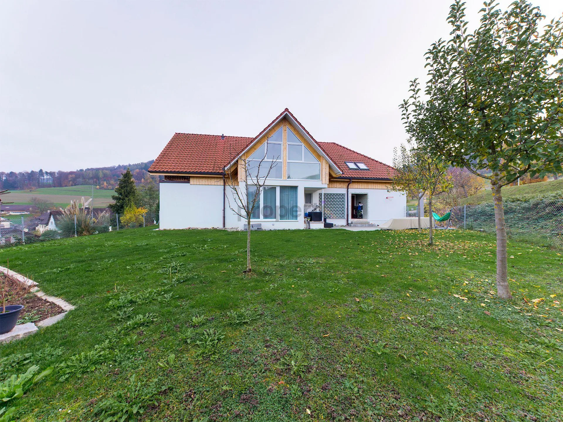 Rêve de vie éclairé à Weiach : Appartement de 3,5 pièces au dernier étage stylé avec de hauts plafonds et une superbe vue