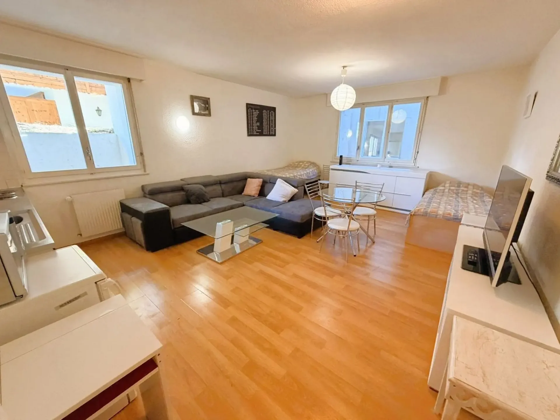 Sehr geräumig und sehr hell 1.5 Zimmer - Ideal gelegen - Ruhige Lage