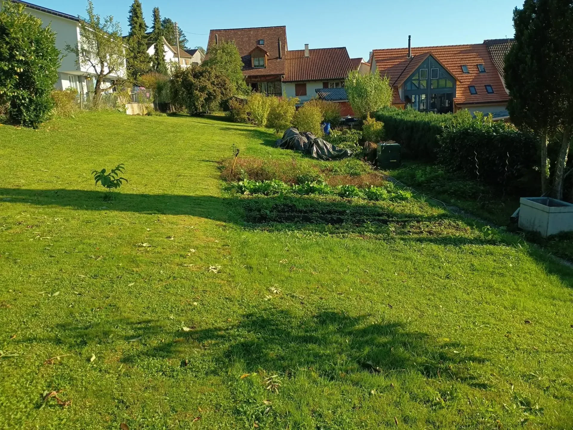 Zwei aneinandergebaute Liegenschaften mit 1314 m2 Grundstück in der Kern- und Landwirtschaftszone