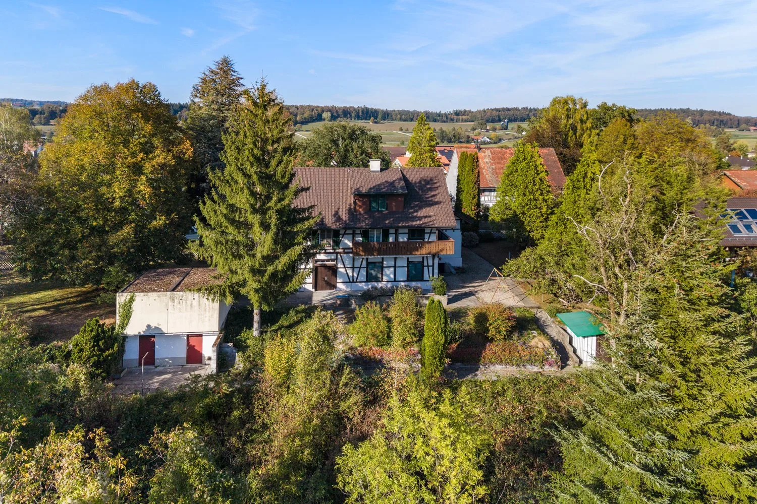 Terrain avec propriété existante et décor naturel