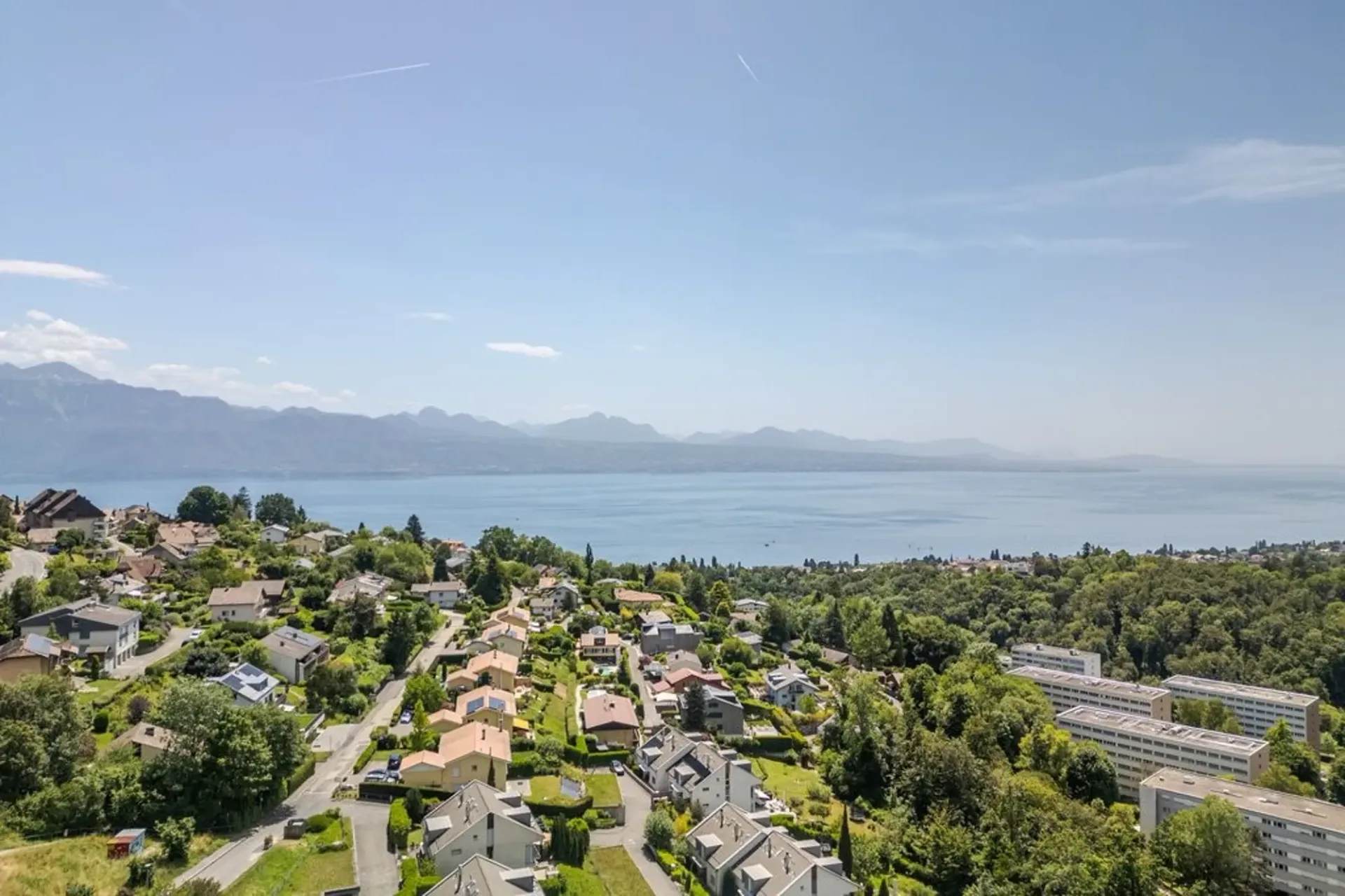 Prächtiges Apartment mit Terrasse und Seeblick