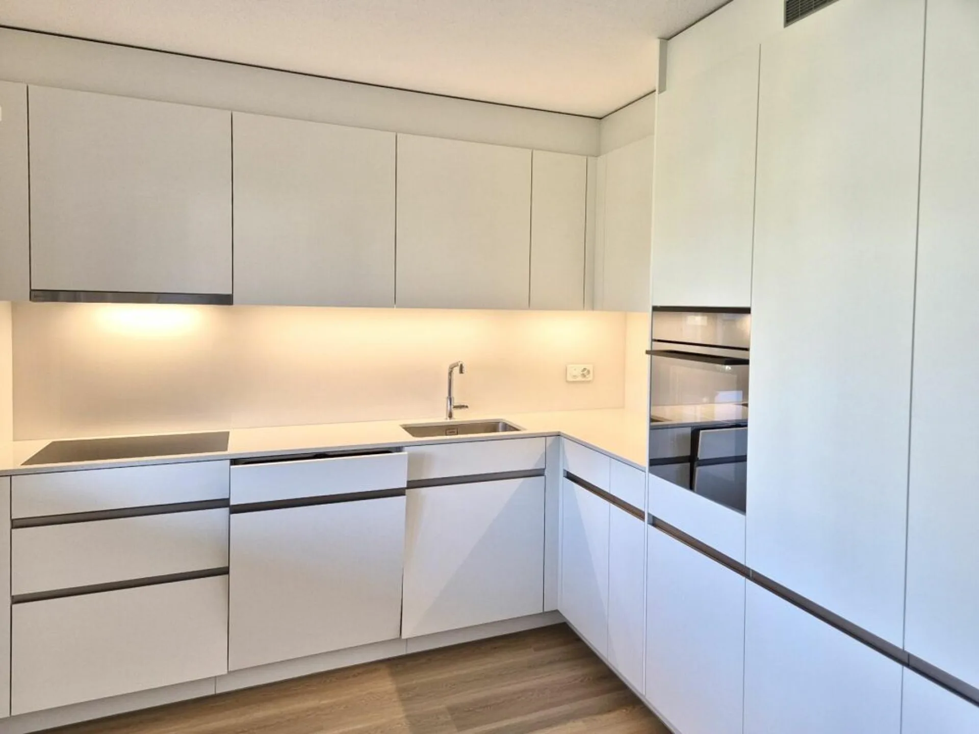 Attraktive 3.5-Zimmerwohnung mit sonnigem Balkon - Erstbezug nach liebevoller Gesamterneuerung