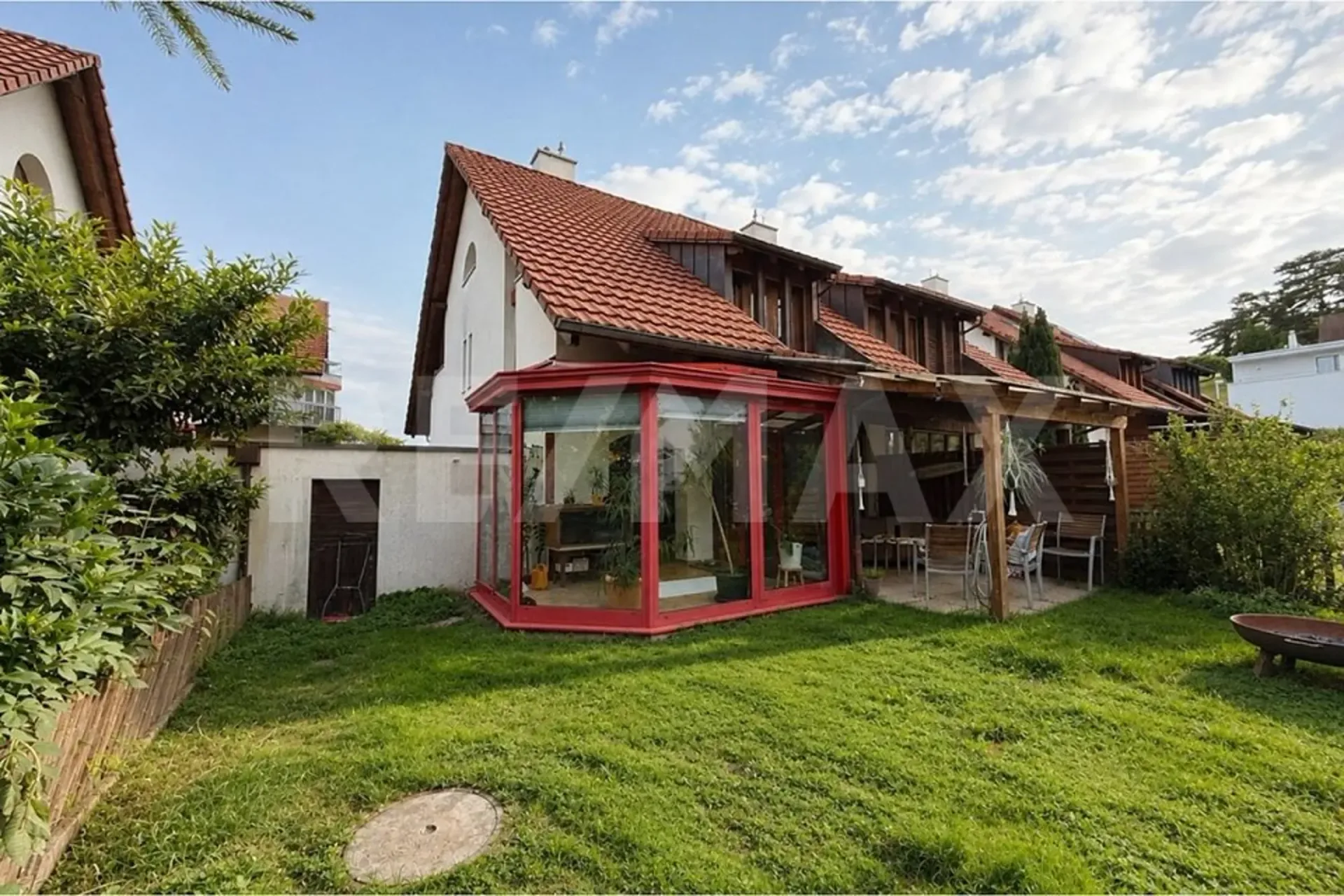 Charming 5-room corner house with garden and garage in Breitenbach