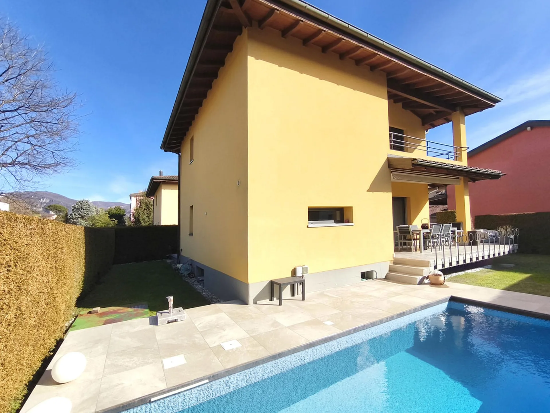 Wunderschönes Haus mit 6,5 Zimmern und Garten mit Gegenstromschwimmbad