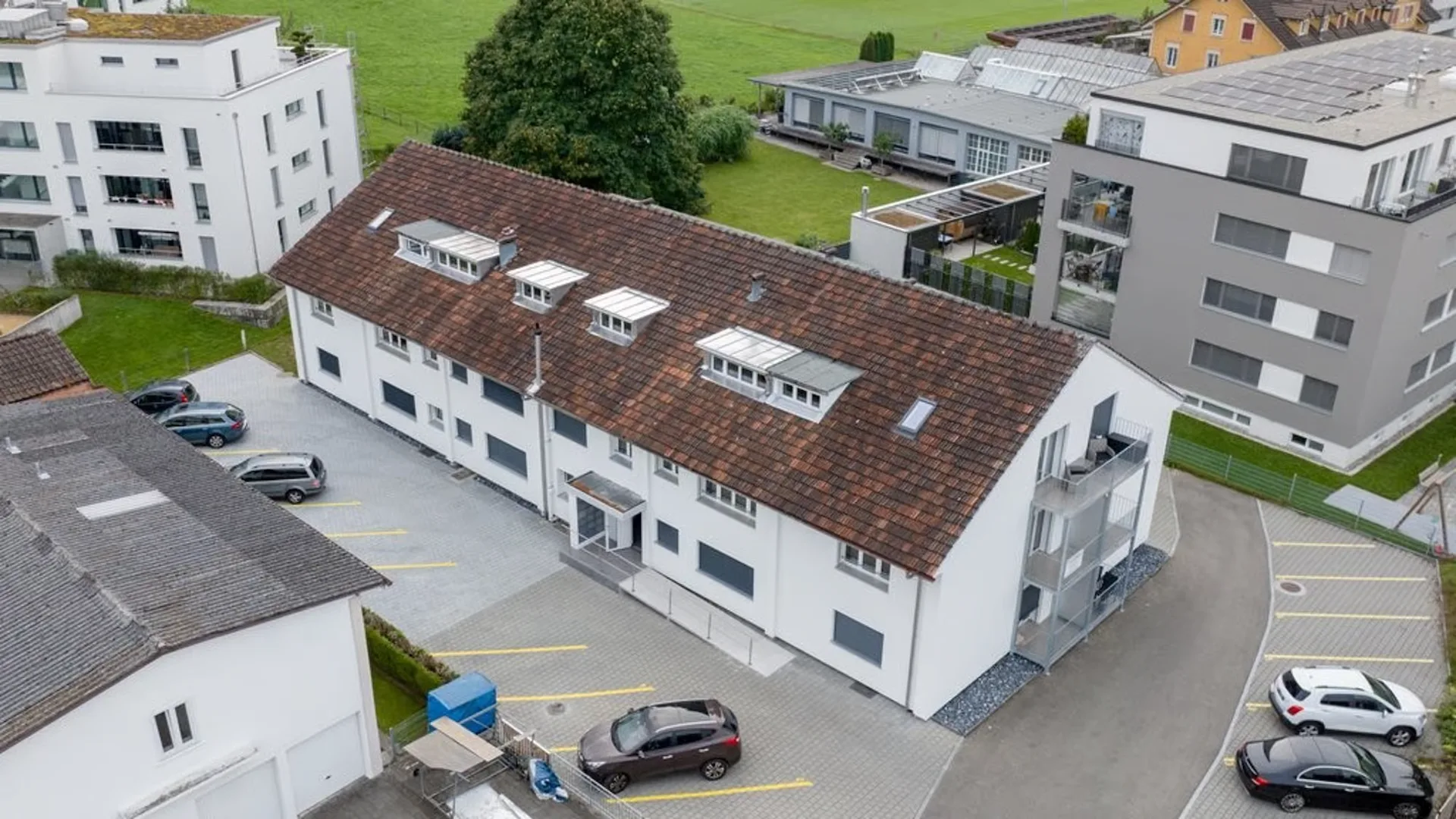 SANIERTE KLEINWOHNUNG MIT TRAUMHAFTEM BAD