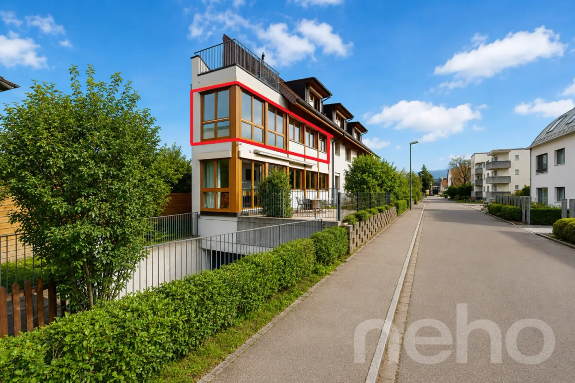 Elegante 4-Zimmerwohnung mit Wintergarten und Einstellplatz