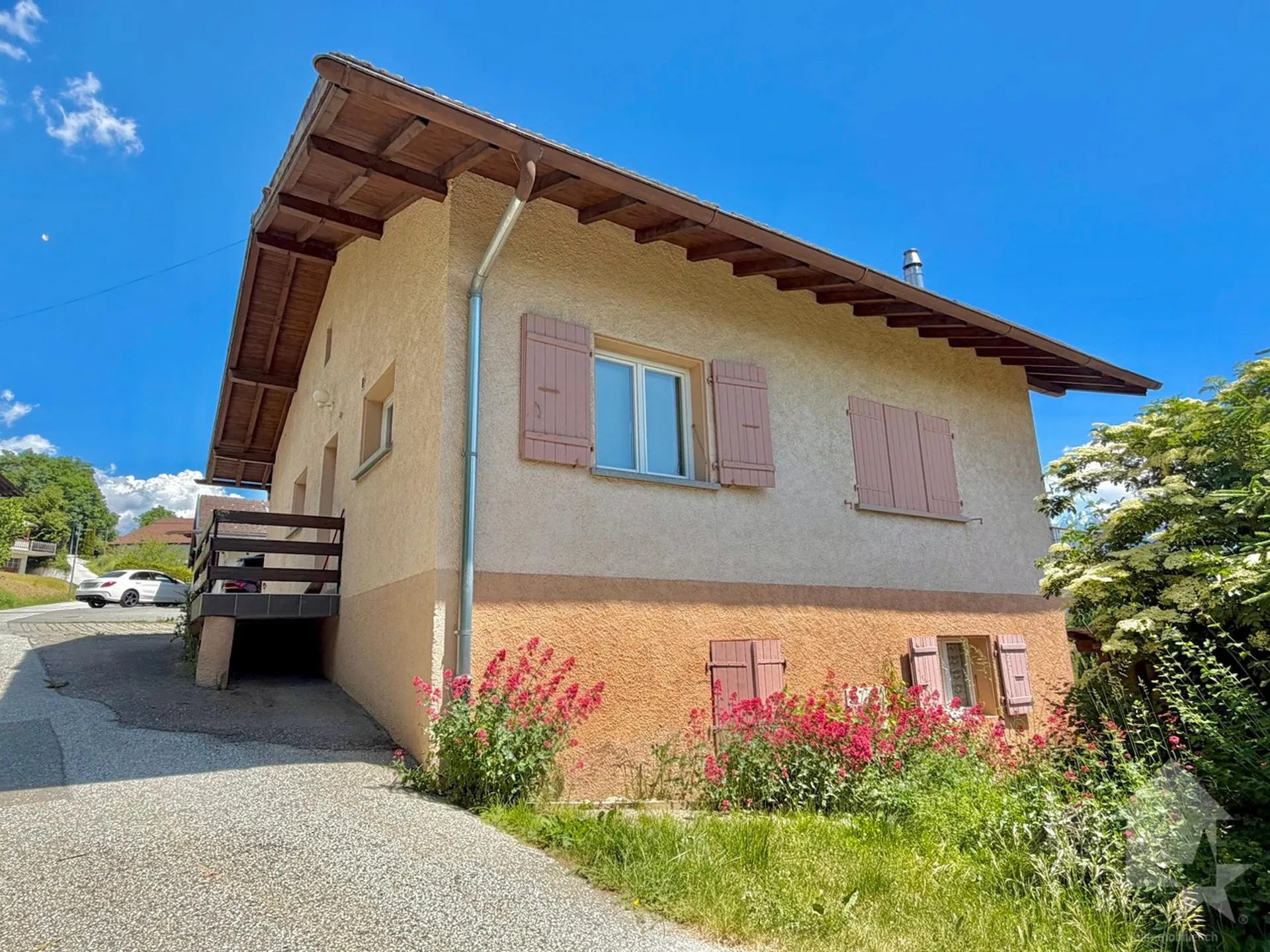 Grundstücksverkauf, Haus + bebaubare Grundstücke!