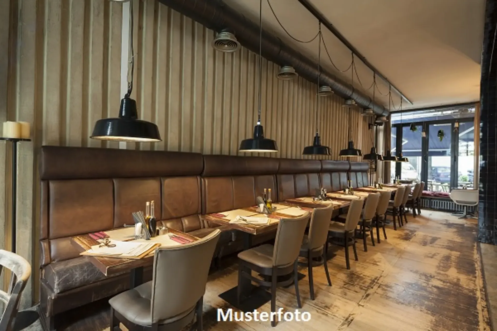 *Ausbildung/Restaurant und Grundstück*