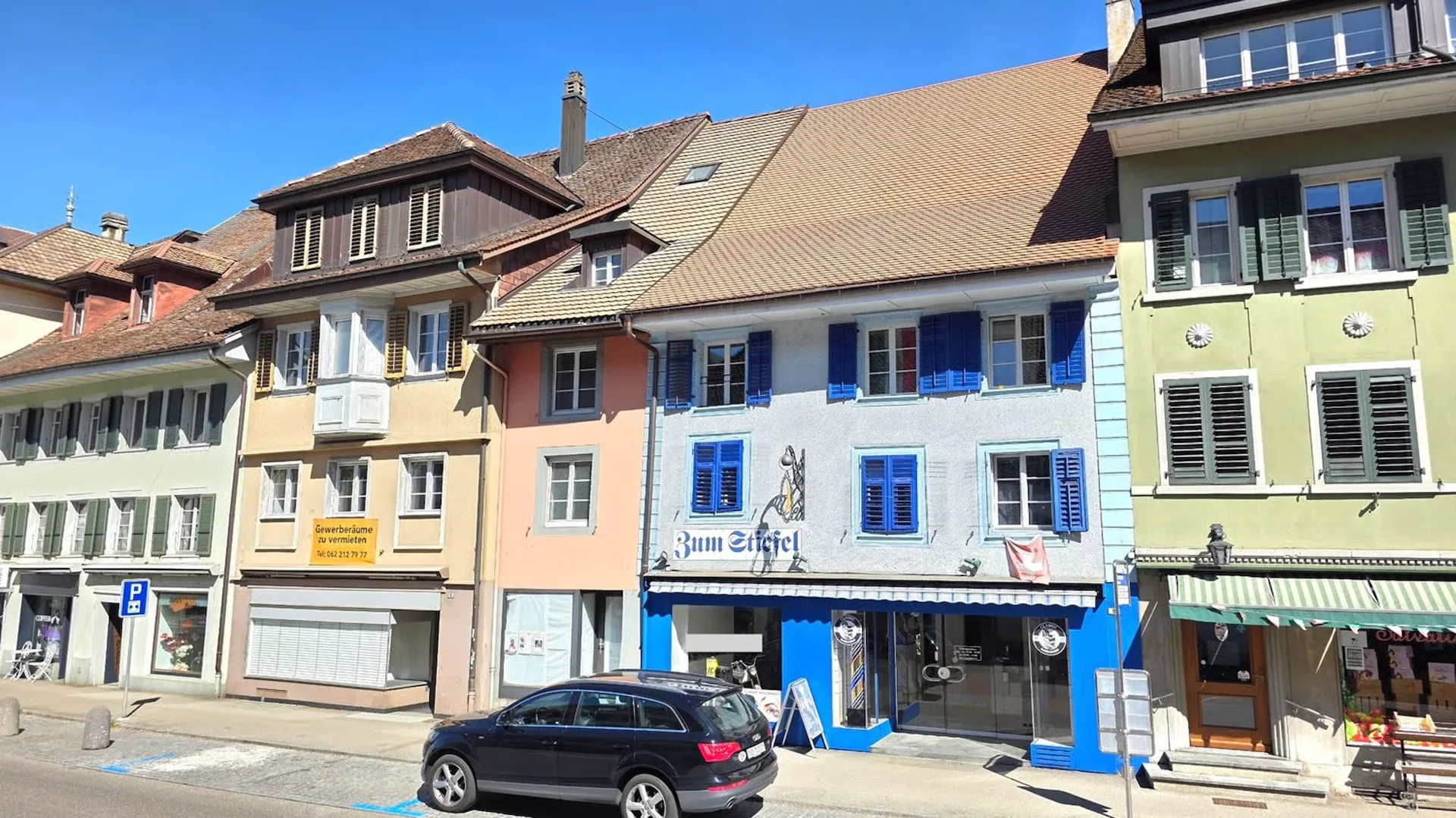 Charming multi-family house with commercial space in central location in Balsthal