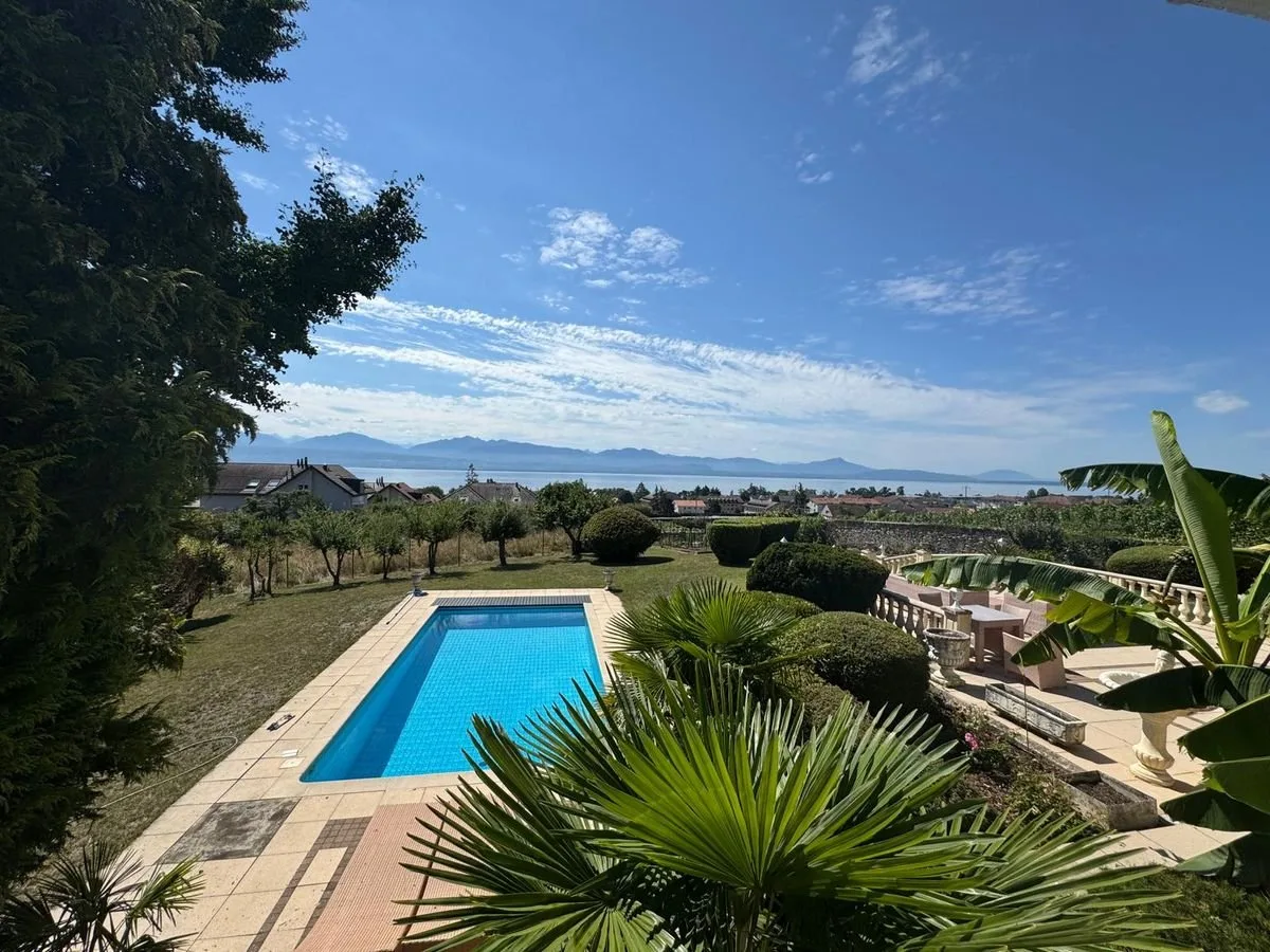 ST-PREX - Charmantes Haus mit Pool und Seeblick zur Miete in St-Prex