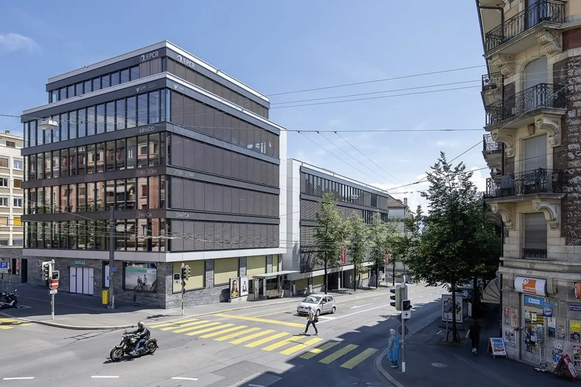 Looking for a parking space near the CFF train station?