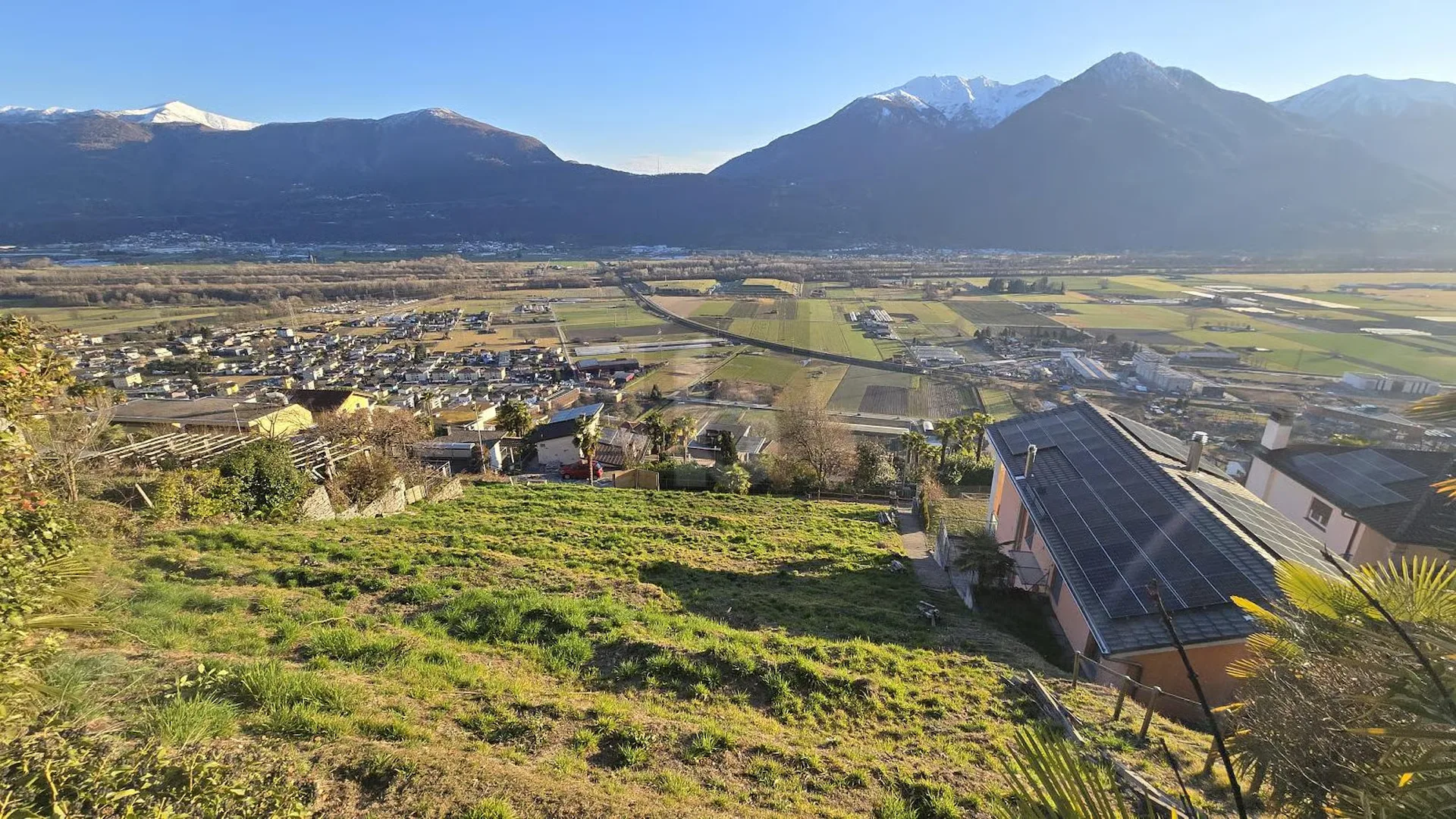 Weites Grundstück in sonniger Lage mit Aussicht
