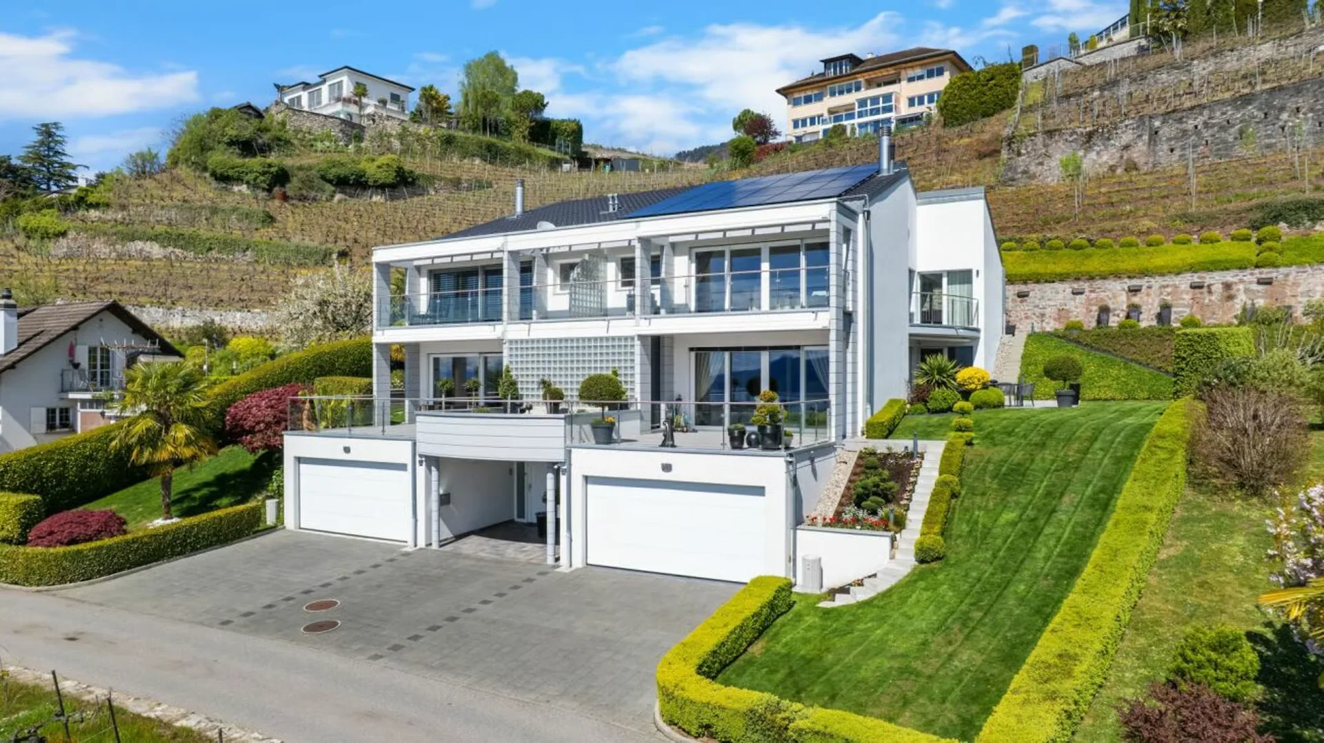 Modern Villa with Panoramic Views of Lake Geneva