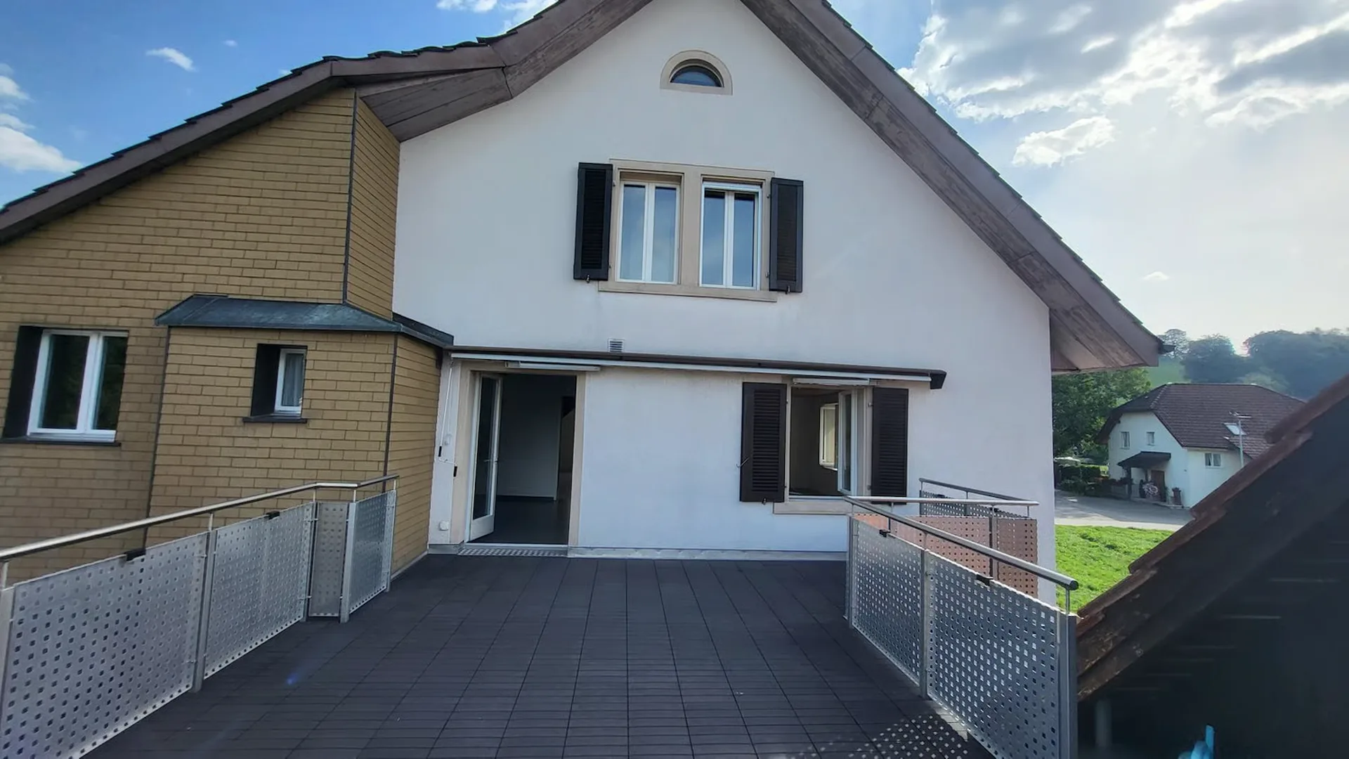Geräumige 5.5-Zimmer-Dachwohnung mit Terrasse in Muhen