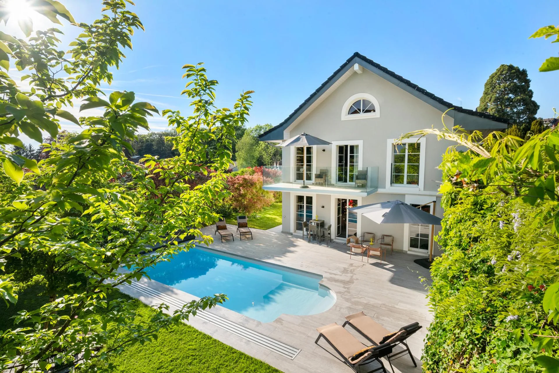 Schönes Familienanwesen mit Seeblick und Swimmingpool in Blonay