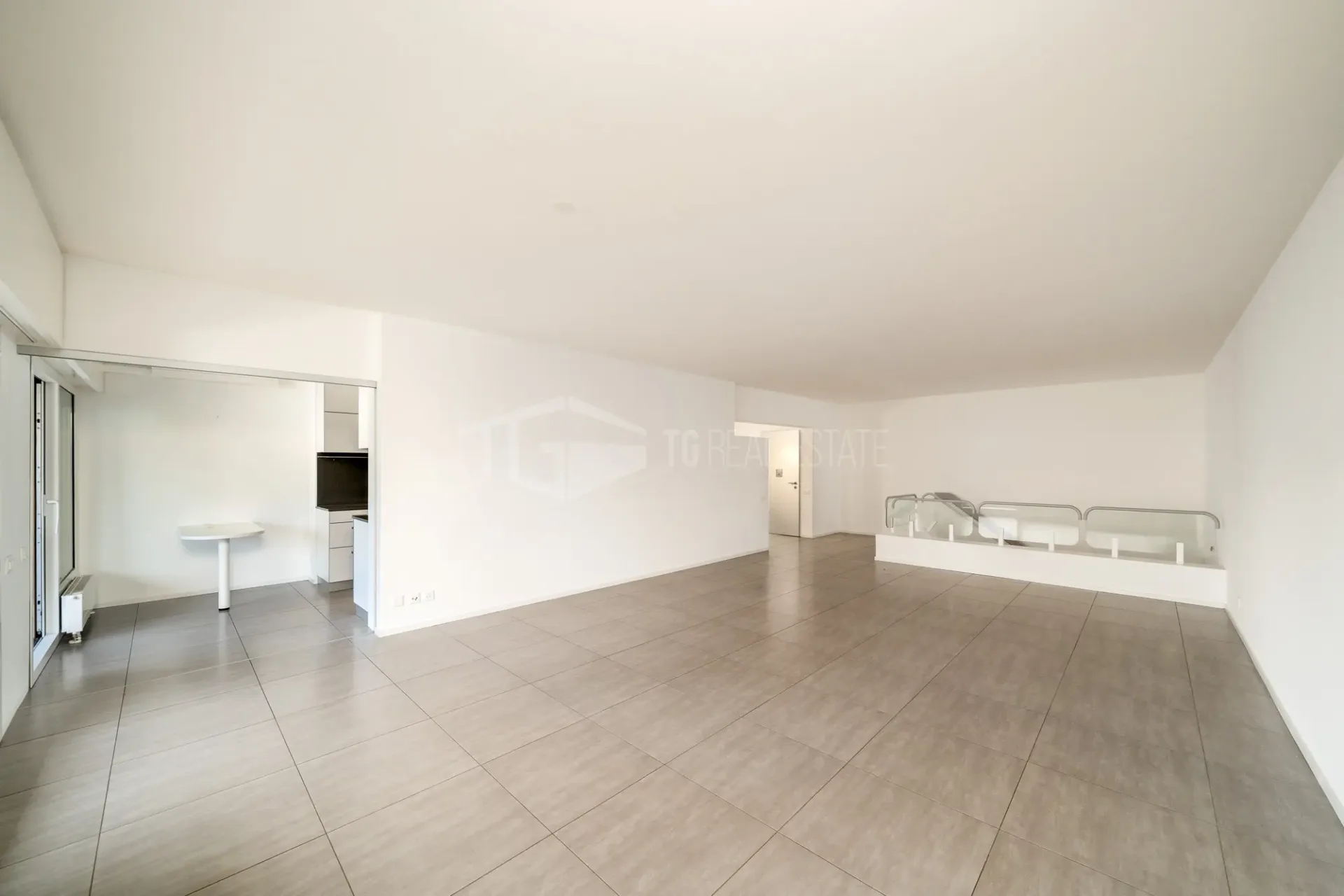 DUPLEX von 4.5 Zimmern mit Seeblick in Paradiso
