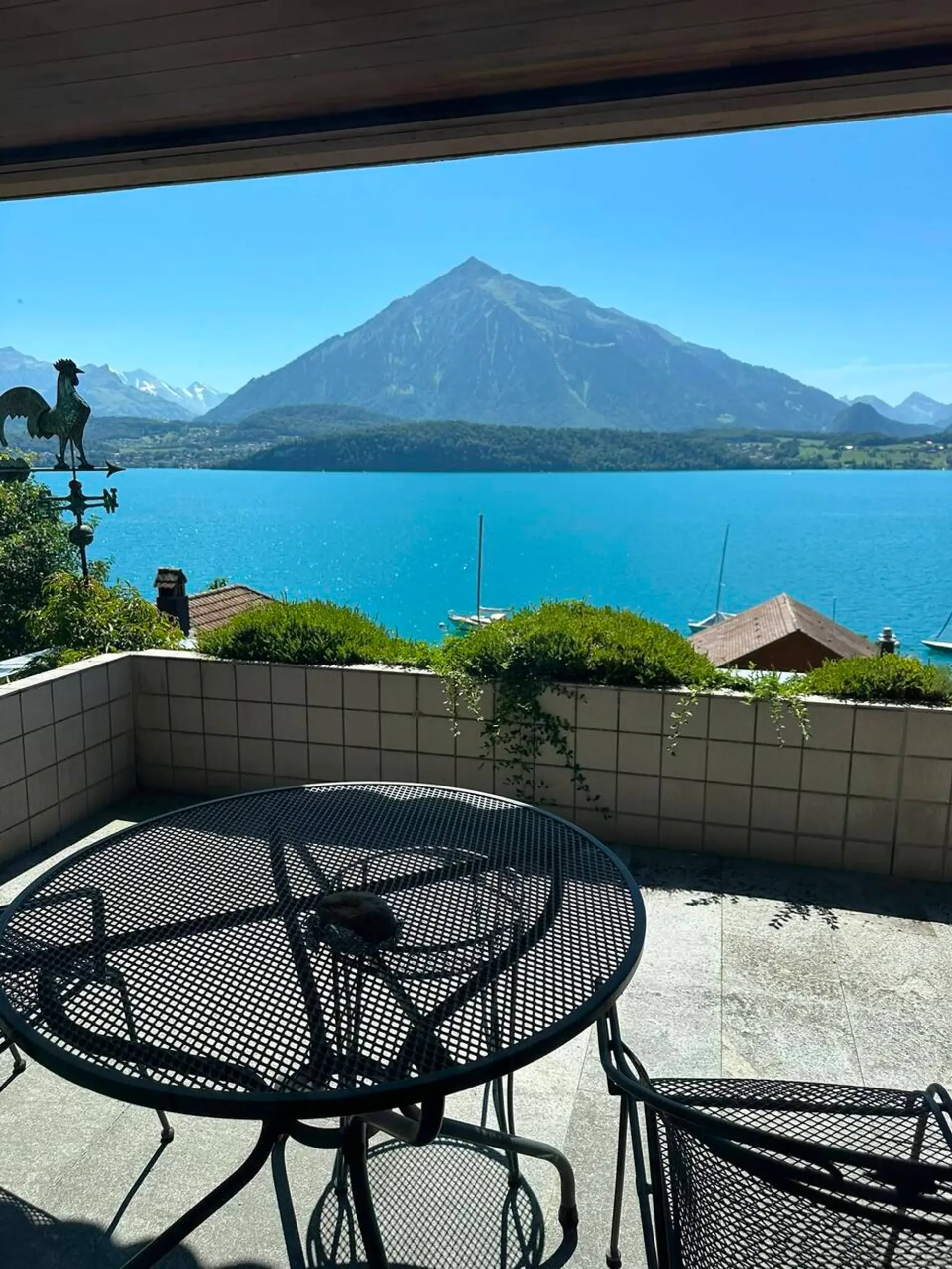 WOHNEN, WO ANDERE FERIEN MACHEN - PANORAMASICHT AUF SEE UND BERGE