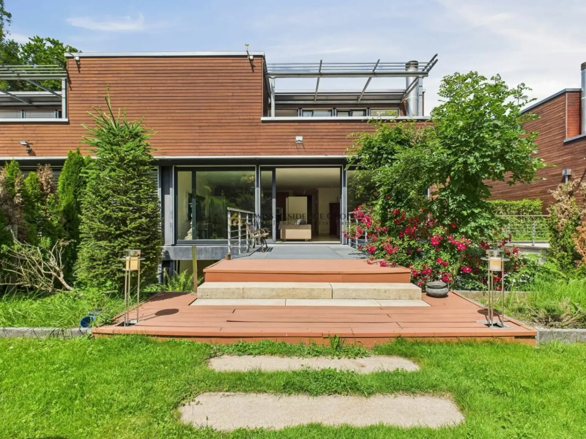 Traumhaftes Doppelfamilienhaus: Luxus, Natur und Exklusivität auf höchstem Niveau