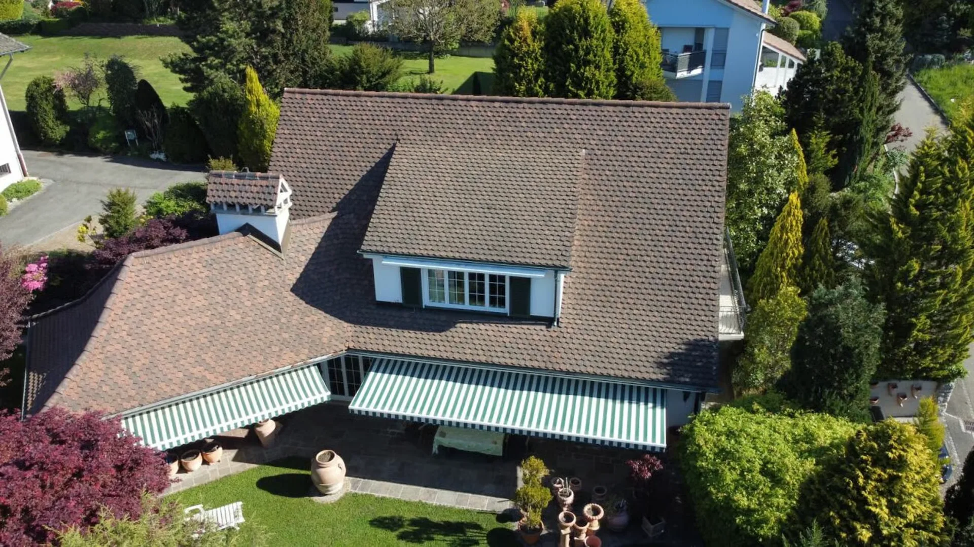 7 1/2 Zimmer-Landhaus mit über 1'000 m2 Grundstück und Fernsicht / Unique Country-Style Villa