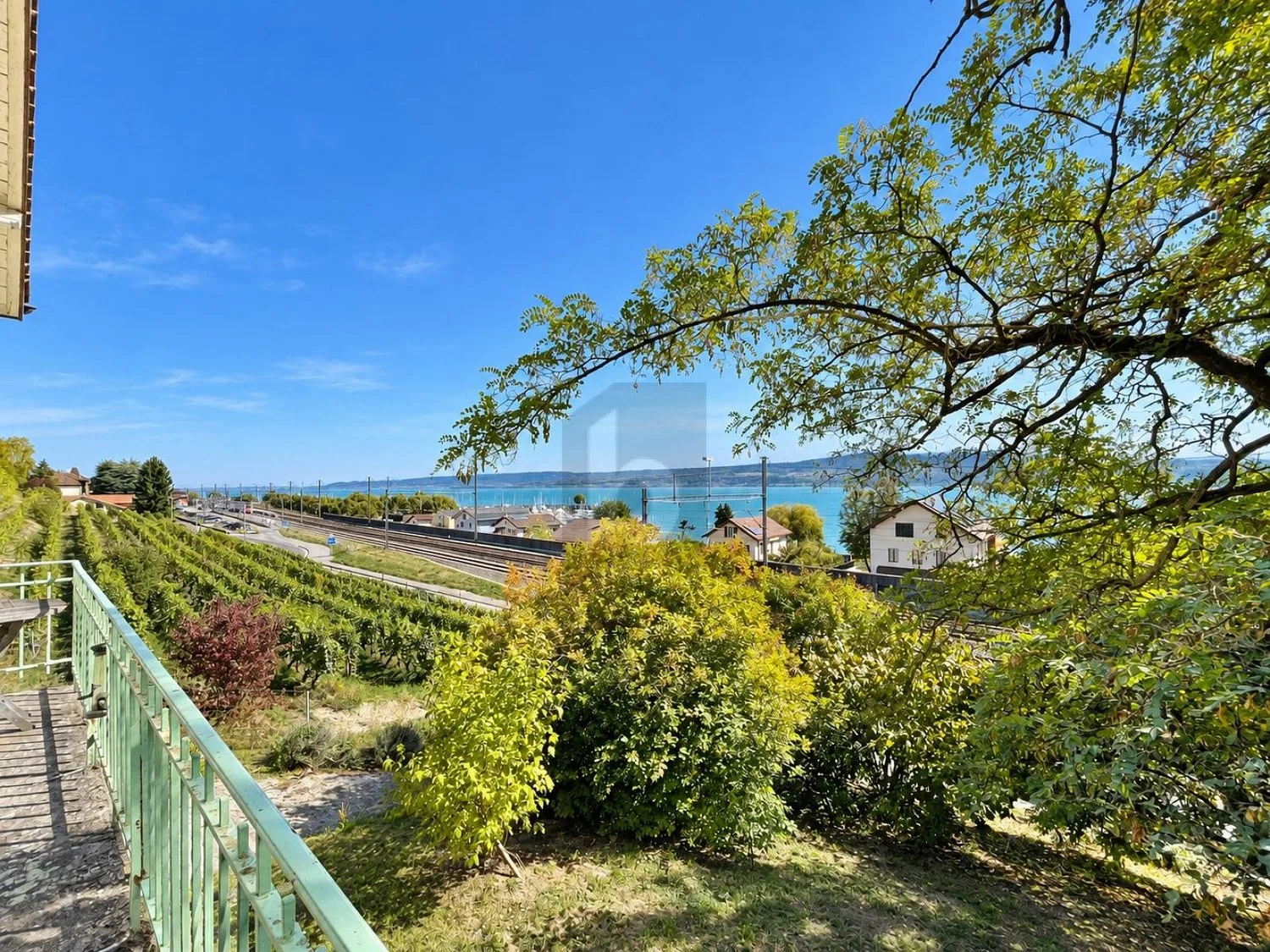 Echtes und helles Haus mit Seeblick