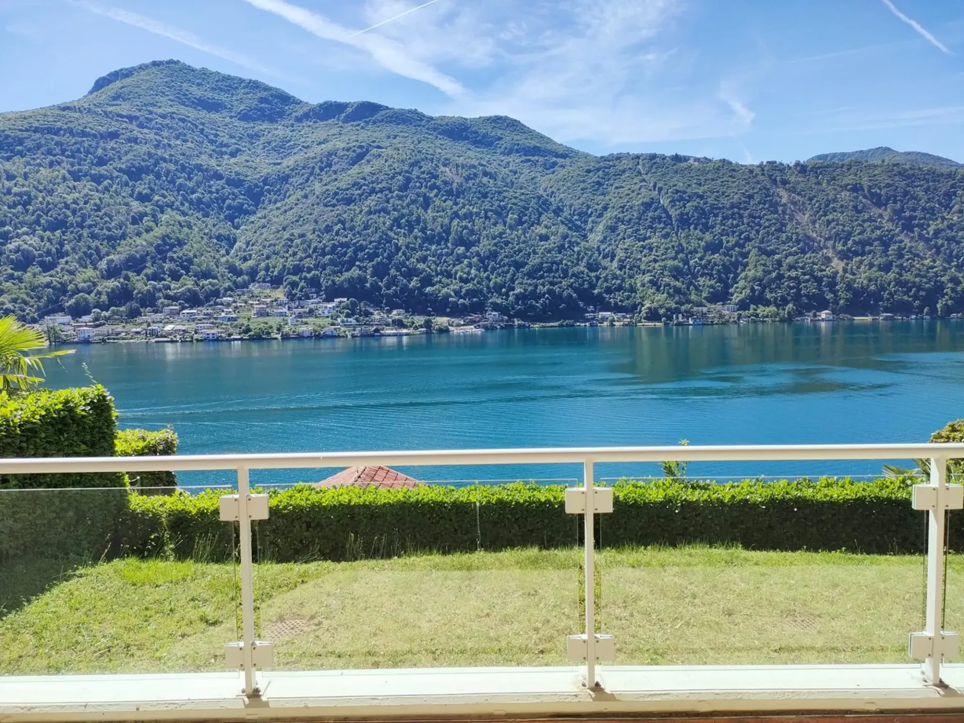 Morcote - Helles 3.5-Zimmer-Duplex mit Garten, Pool und Seeblick