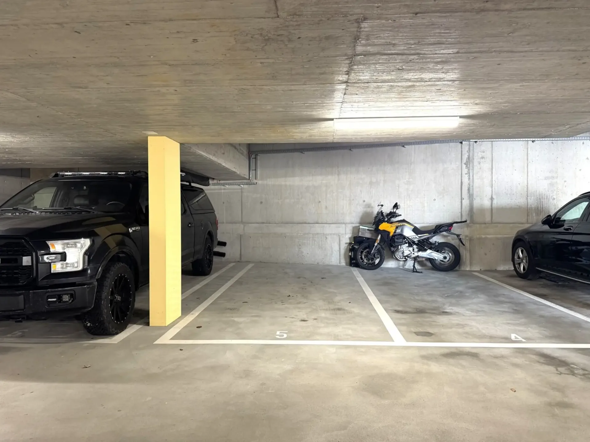 Tiefgaragenparkplatz zu vermieten