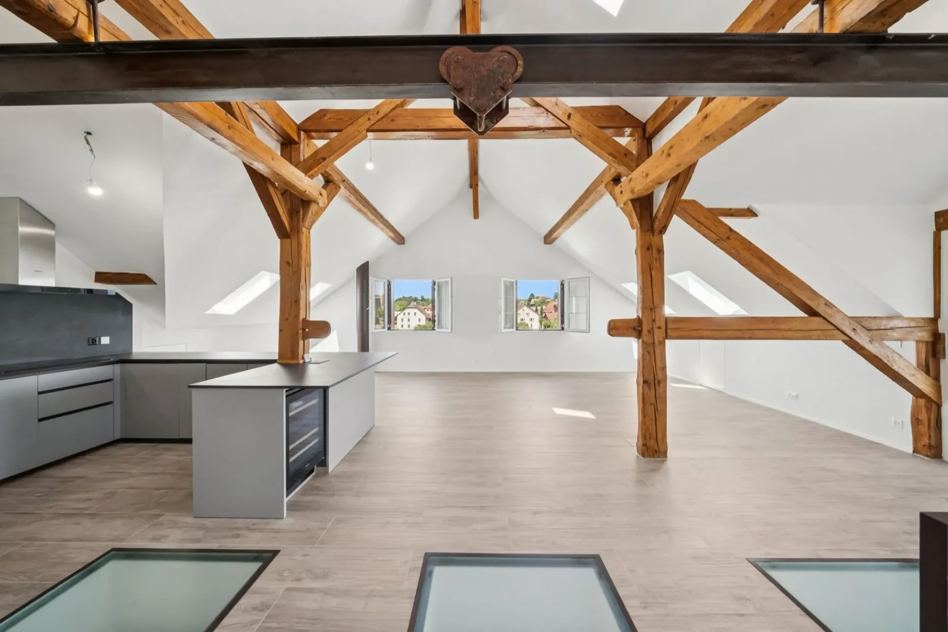 Wohnung mit 200 m2, Balkon und zwei Außenparkplätzen