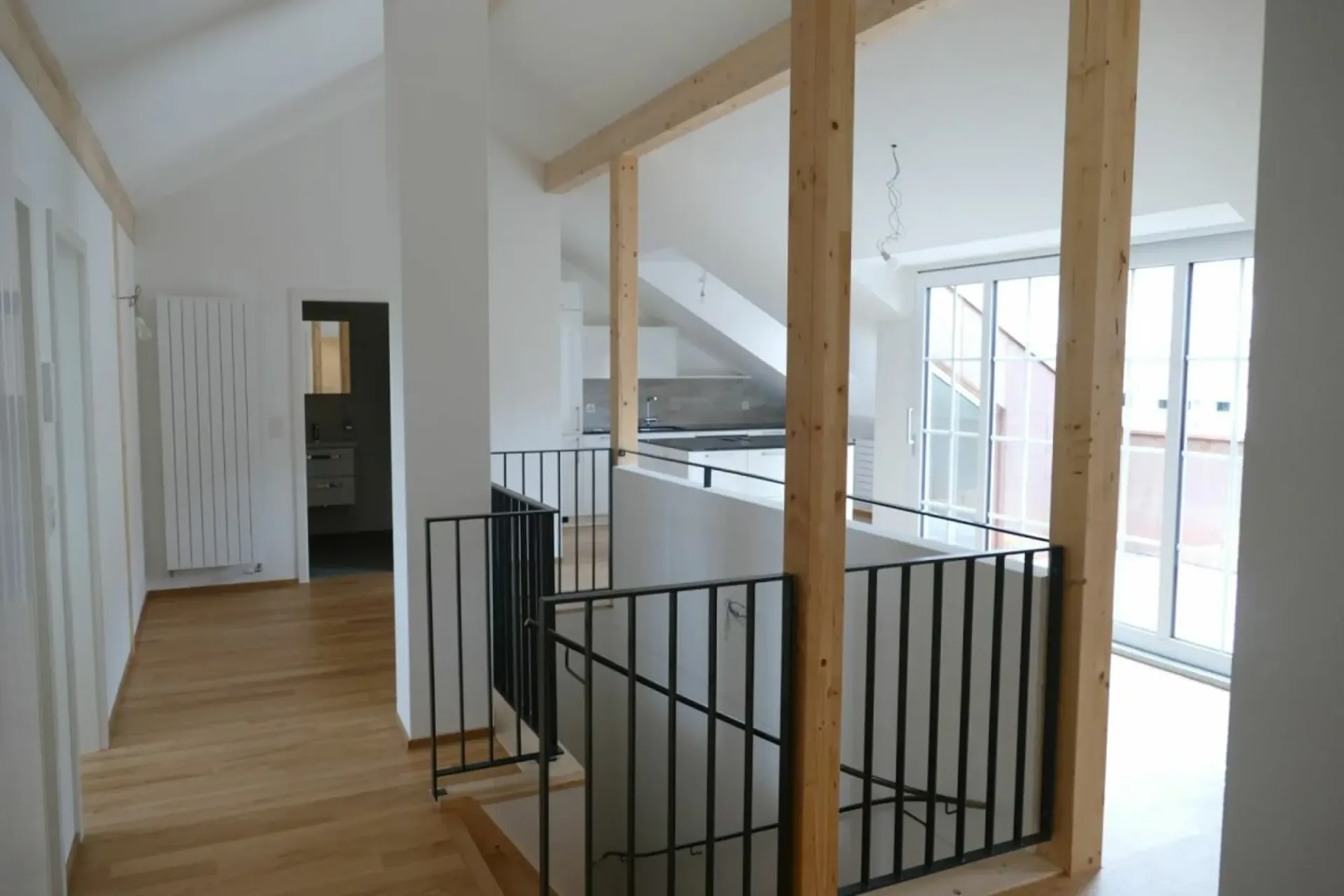 Charmant appartement de 3,5 pièces en mansarde dans une propriété de bâtiment ancien rénovée