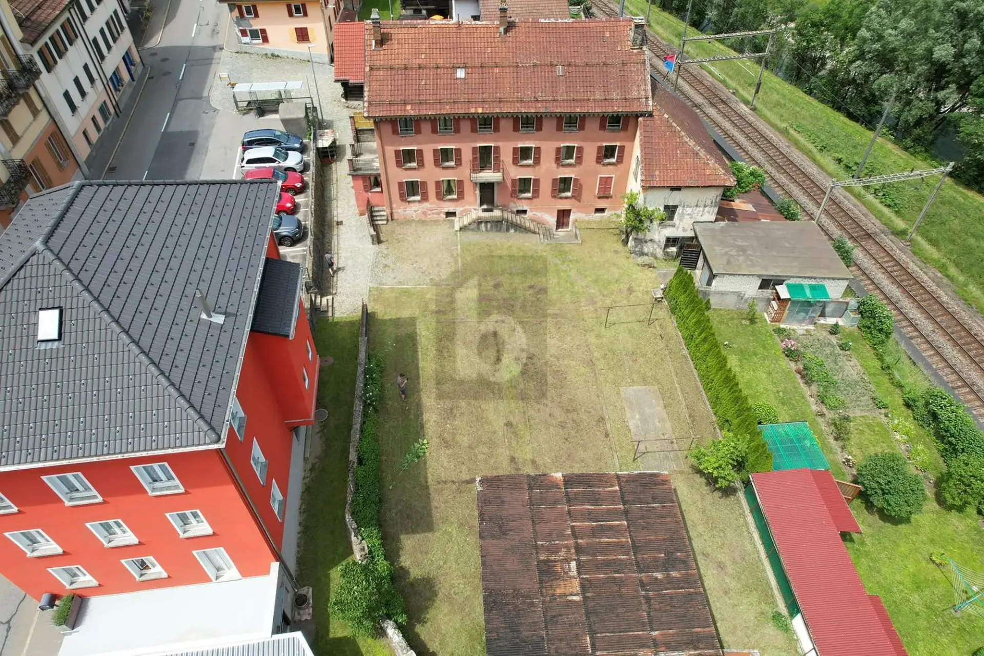 Spacious house with large garden to renovate