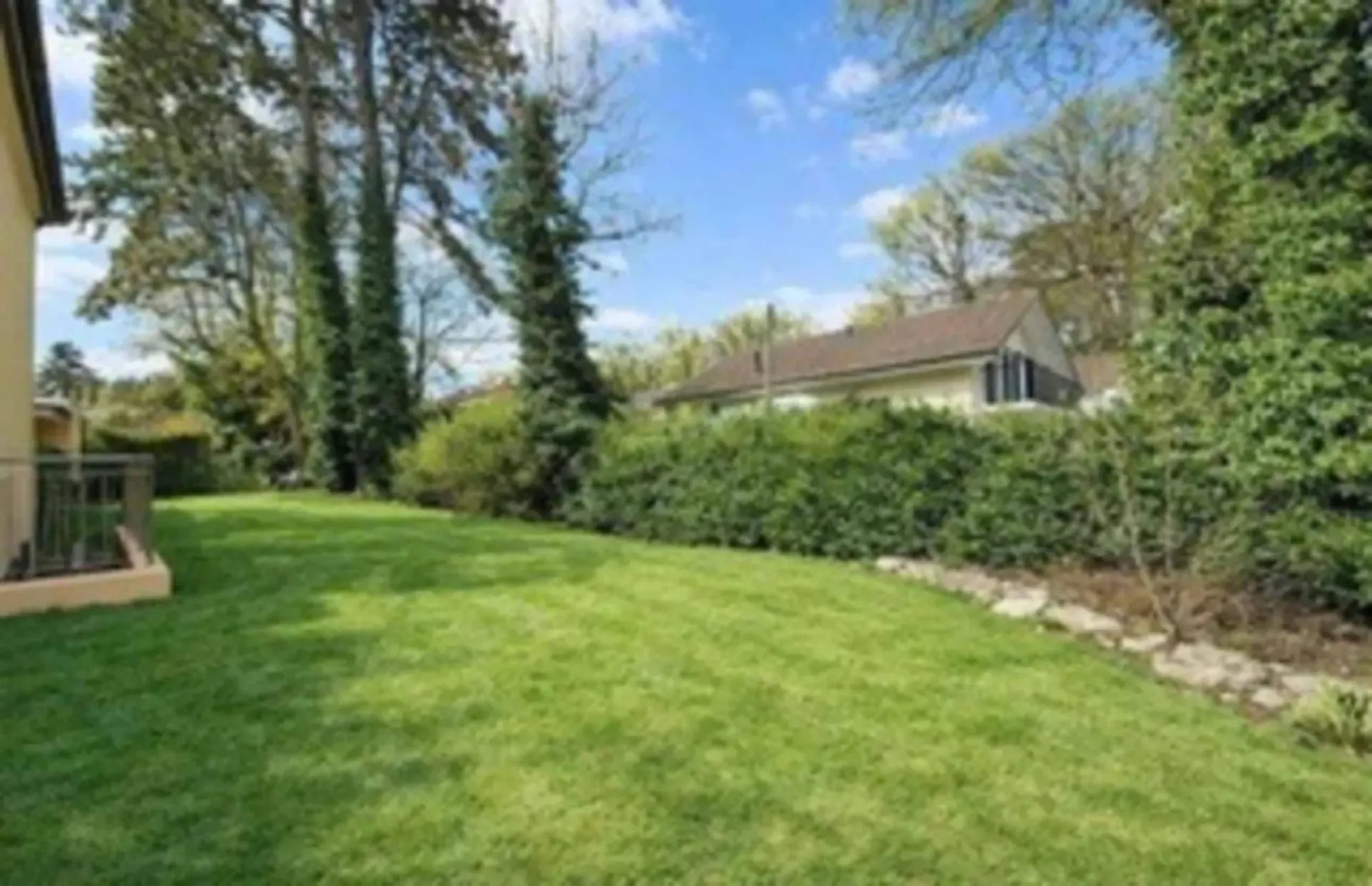 VILLA 5.5 ROOMS - 520m2 GARDEN