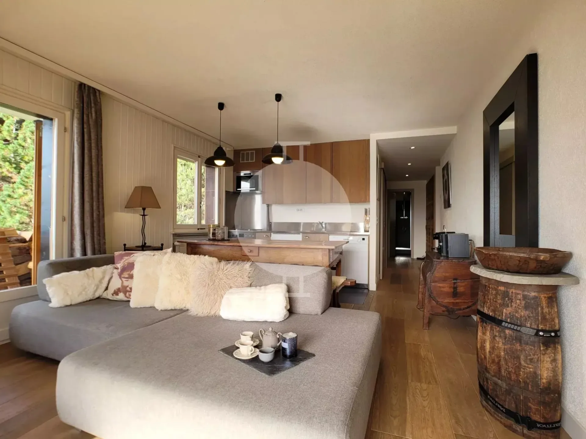 Charmanter Apartment mit 3,5 Zimmern, komplett renoviert mit Bergblick