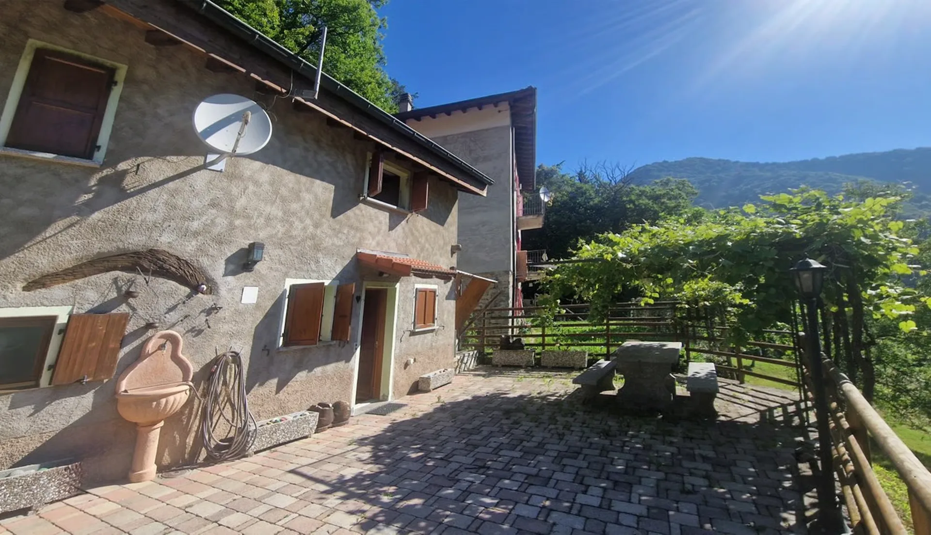 Einzigartiges Tessiner Haus 5,5 in der Natur mit atemberaubendem Panorama.