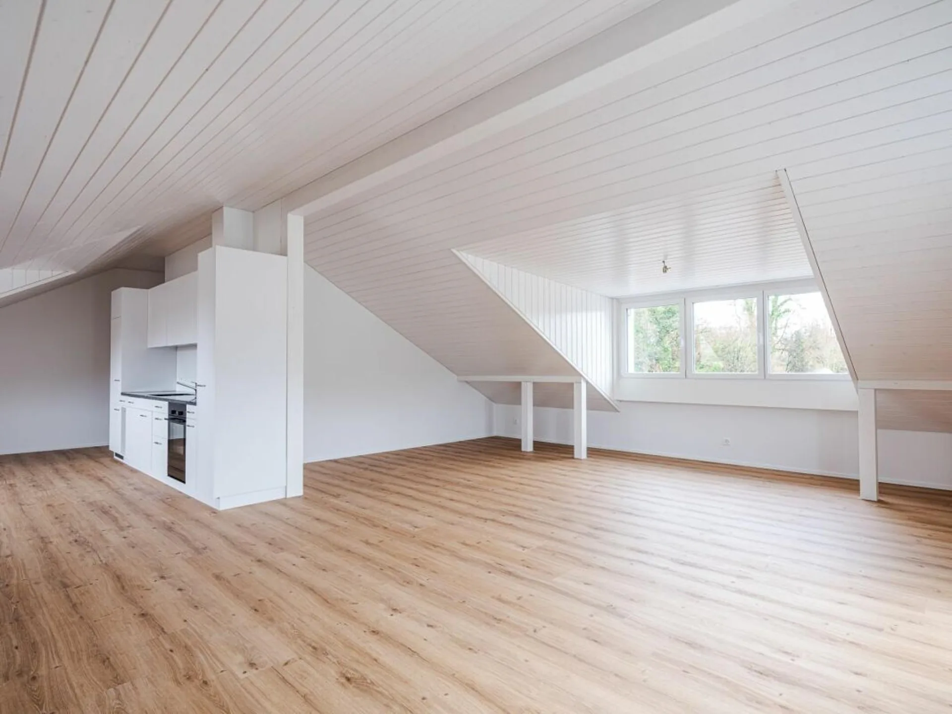 ERSTVERMIETUNG, EINZIGARTIGE UND TRENDIGE DACHWOHNUNG MIT LOFTCHARAKTER!