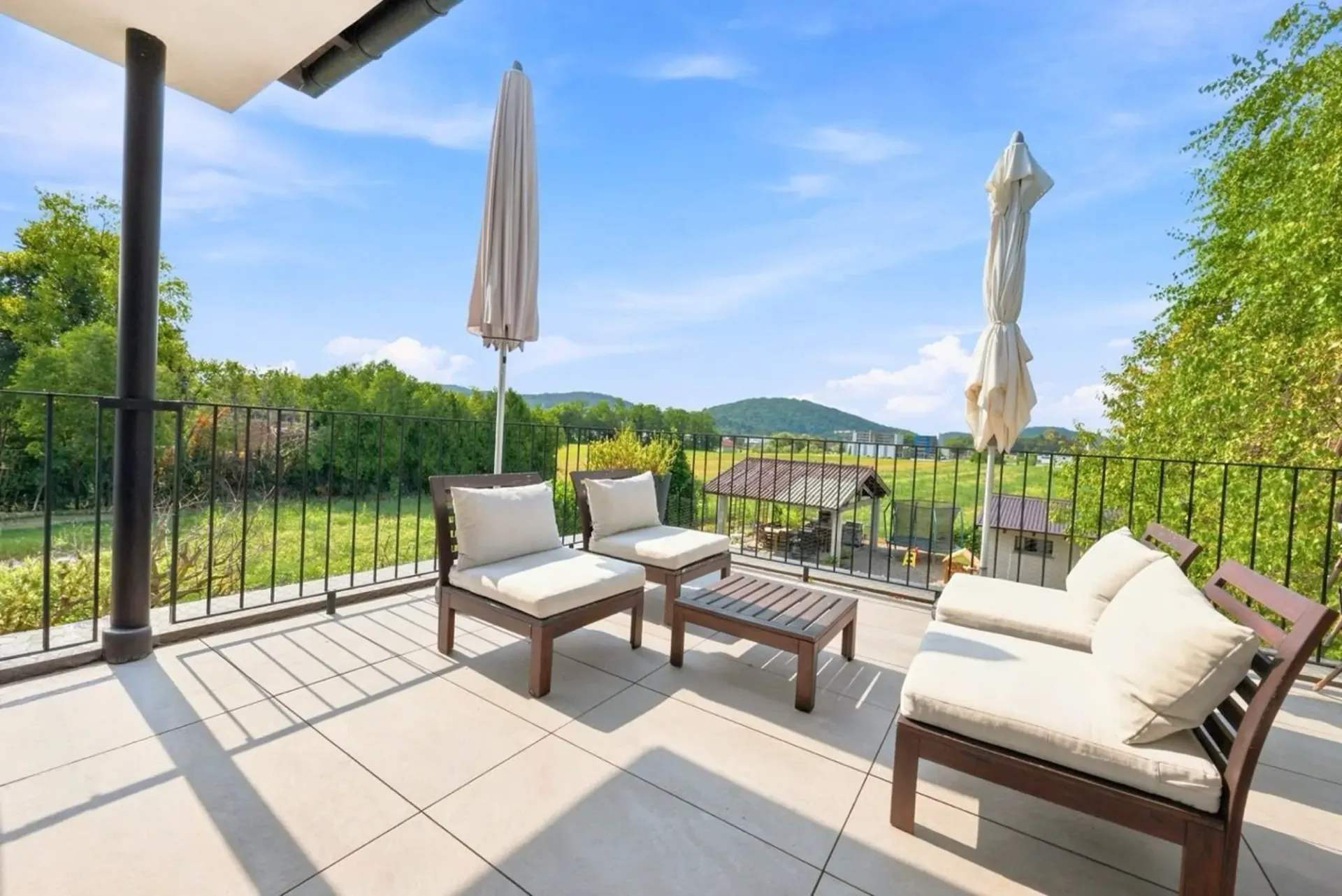 Affittasi appartamento di 4.5 locali in casa bifamiliare con giardino