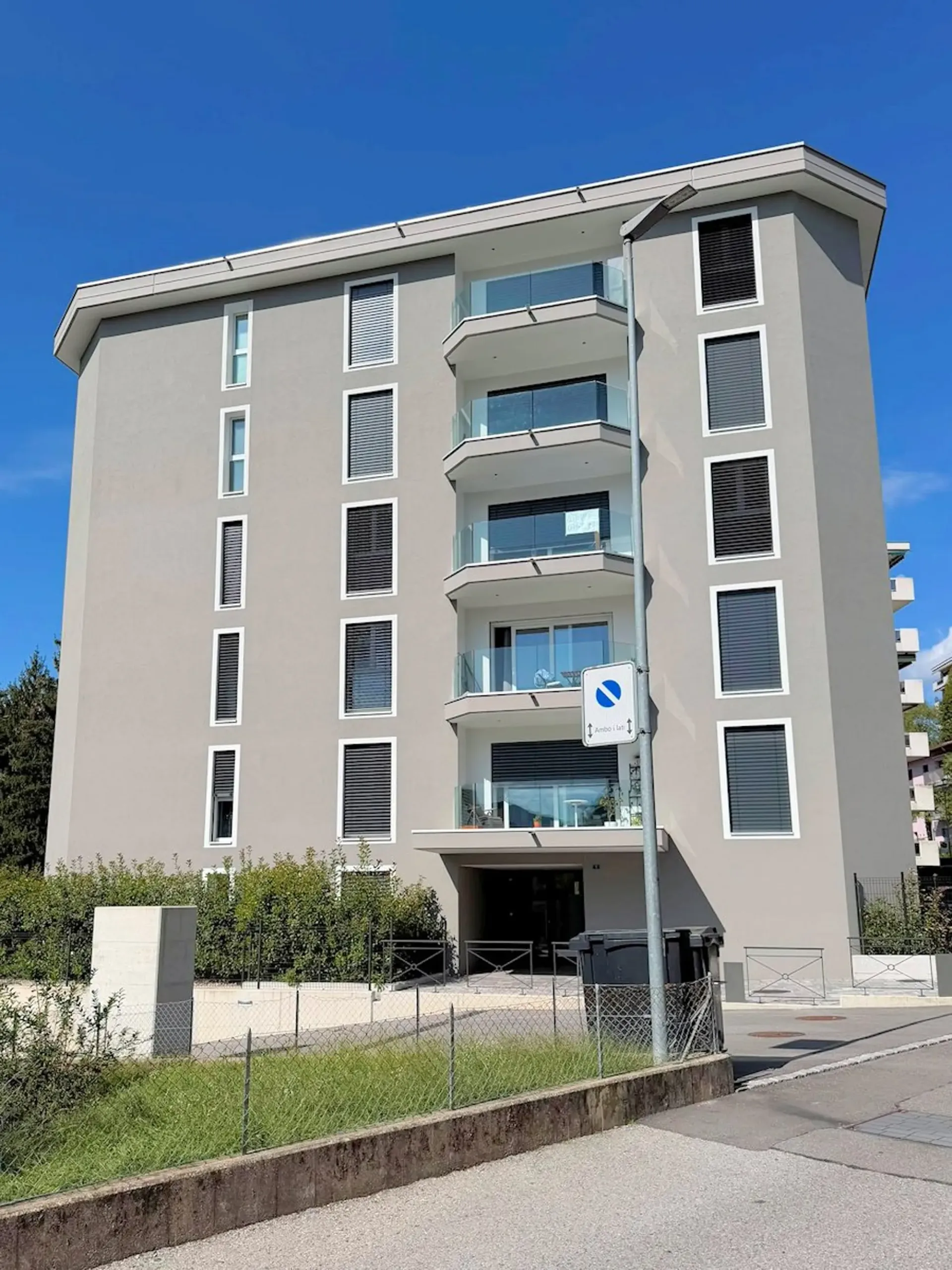 Moderne und helle 2.5-Zimmer-Wohnung in Morbio Inferiore