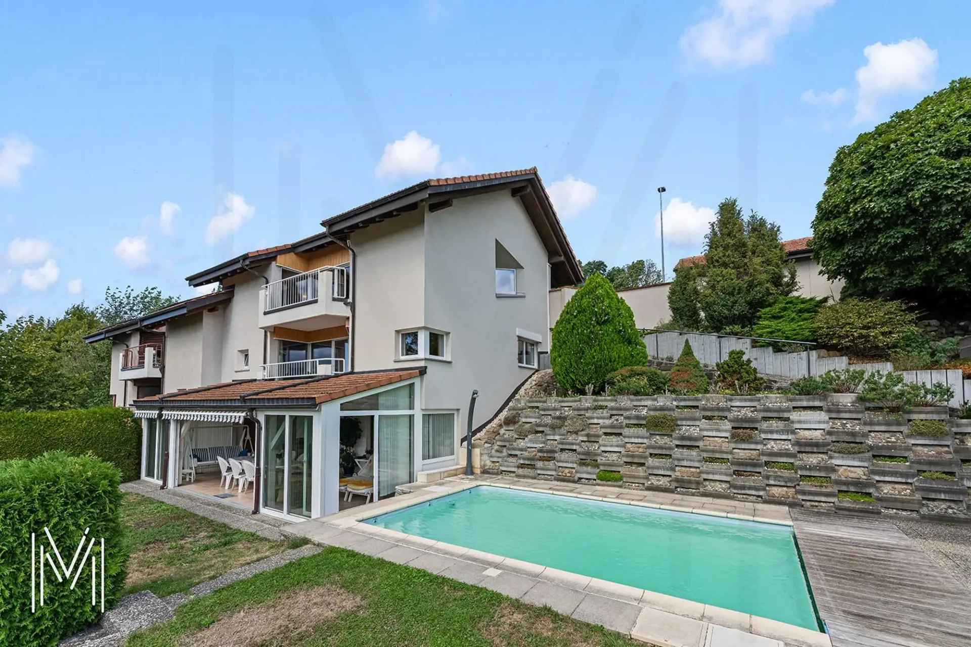 Schönes Haus 6,5 Zimmer mit Abstellraum und Ausblick von Ausnahme