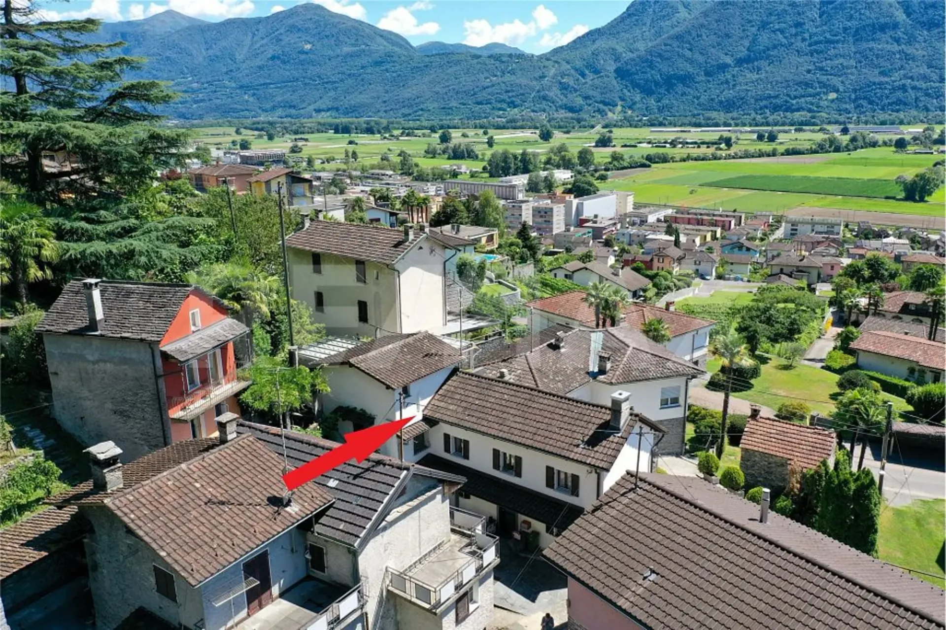 Affascinante casa ticinese con vista lago