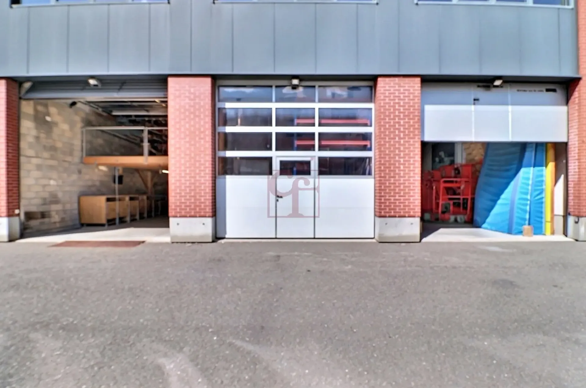In affitto - Locale commerciale (laboratorio, deposito e ufficio) di 400 m²