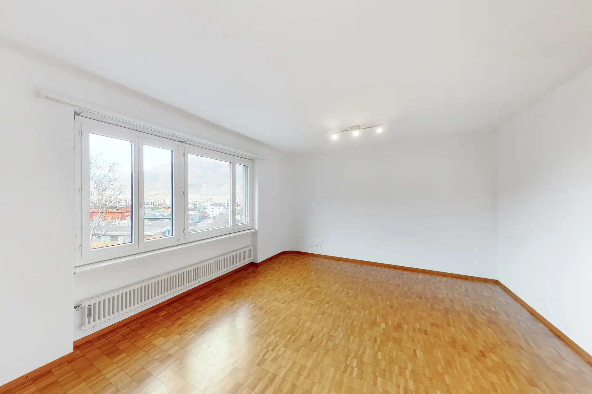 Helles Wohnzimmer, eingebettet in die Natur mit exklusiver Promotion