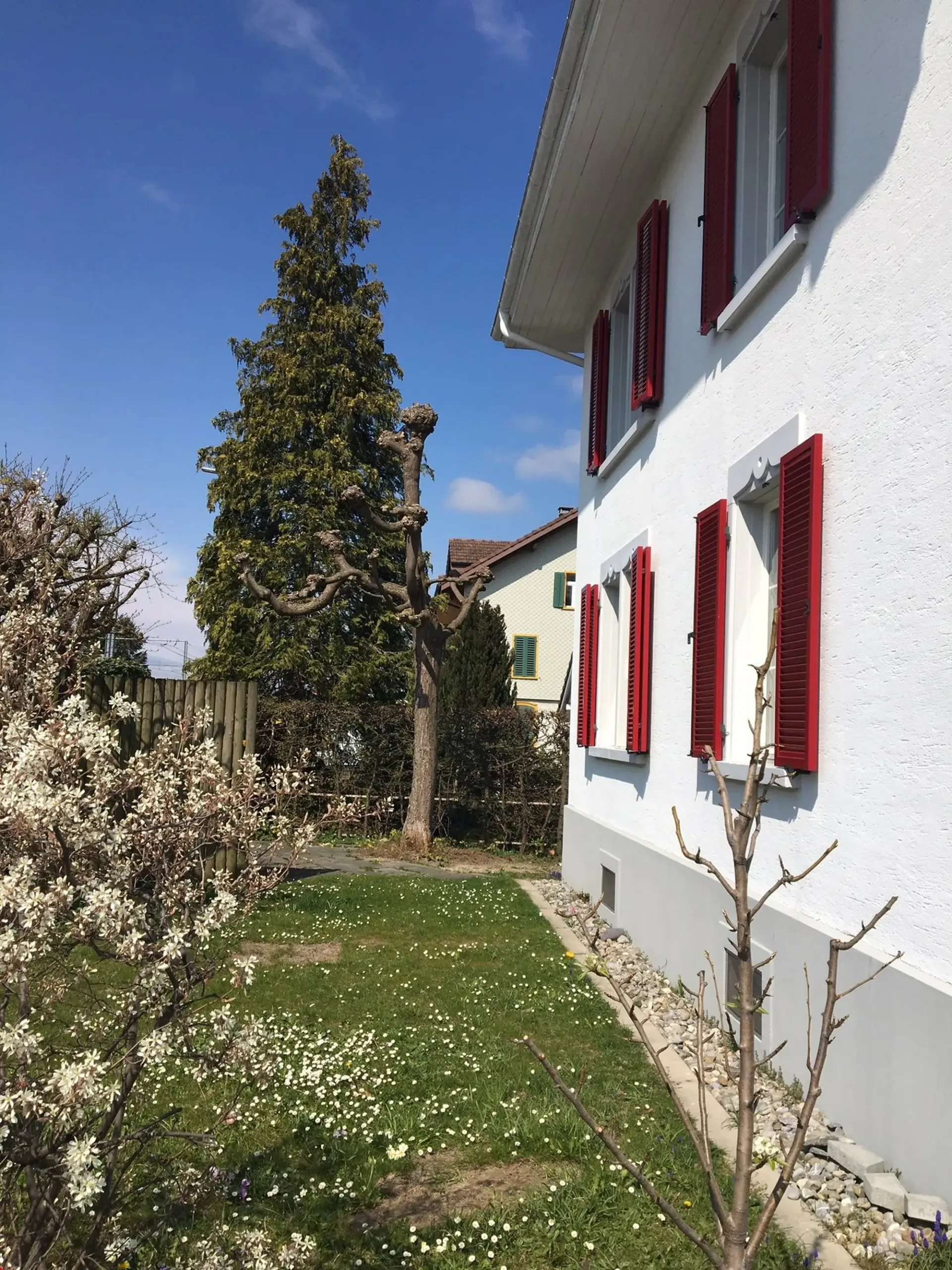 Ab 1.9./1.10. - Mit Veranda und Garten, toll renovierte 3.5 Zi Wohnung