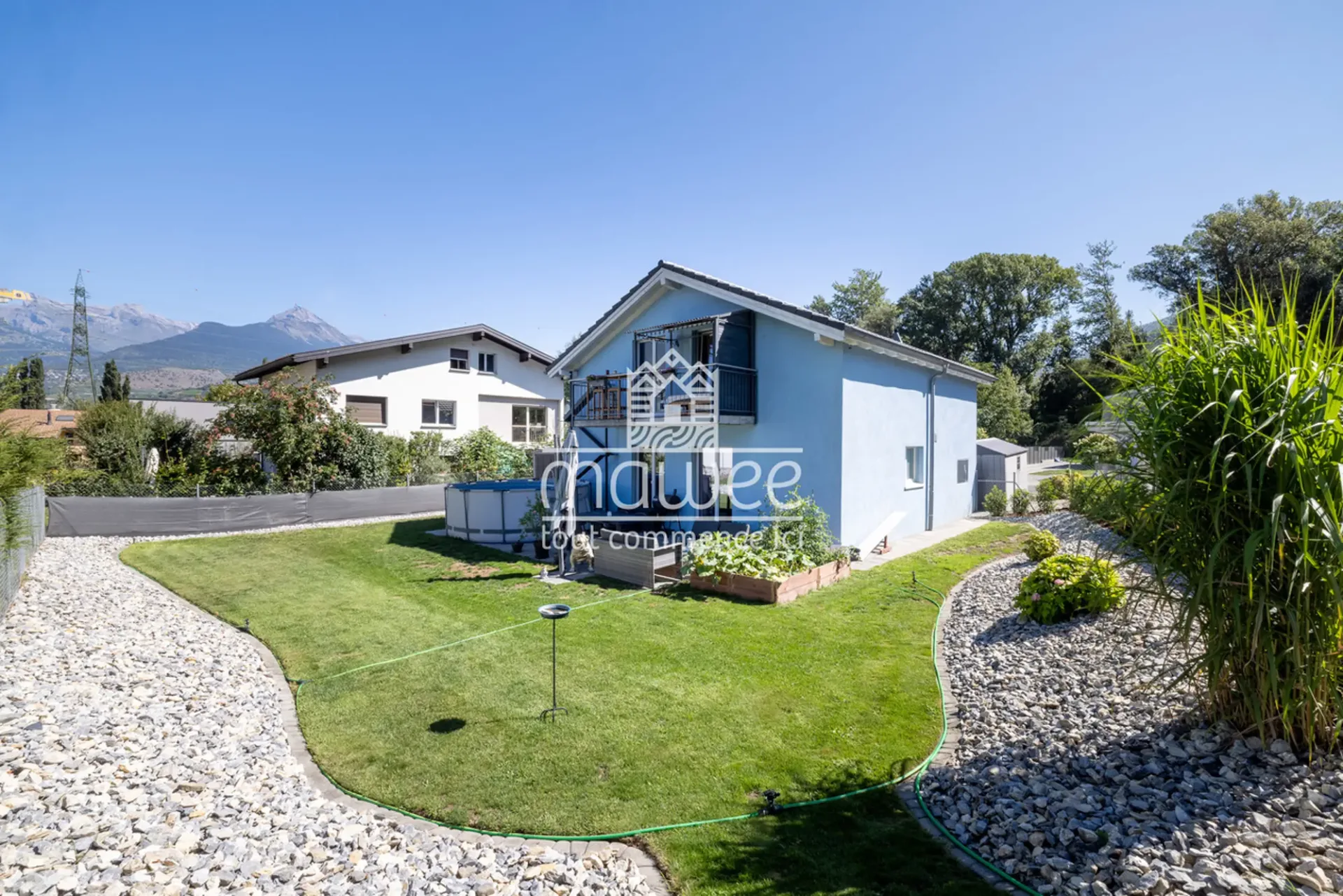 Individual villa with 4 bedrooms and generous basement!