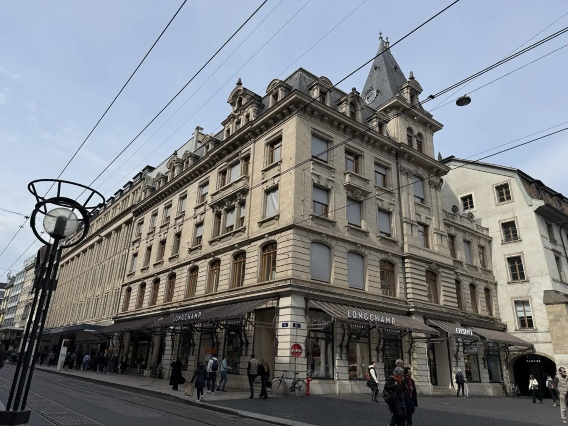 Büros mit hohem Standard, die 1'000 m² mit privater Terrasse im Herzen von Genf anbieten