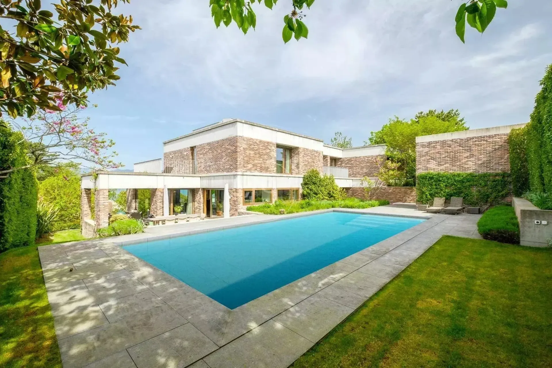 Villa contemporaine d'exception, vue et accès privé au lac,rive gauche