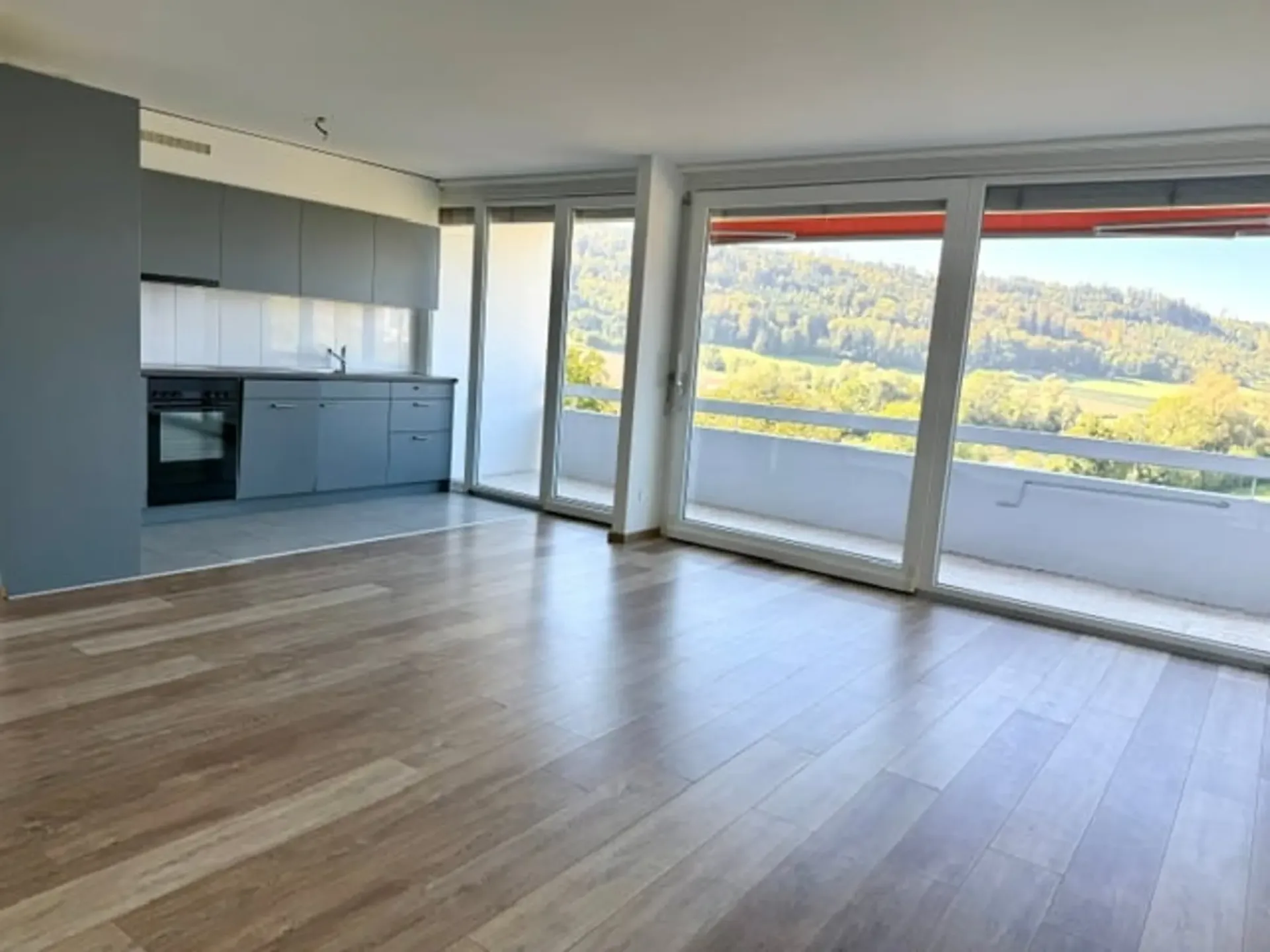 Helle 3-Zimmer-Wohnung mit Balkon und Aussicht in Brügg