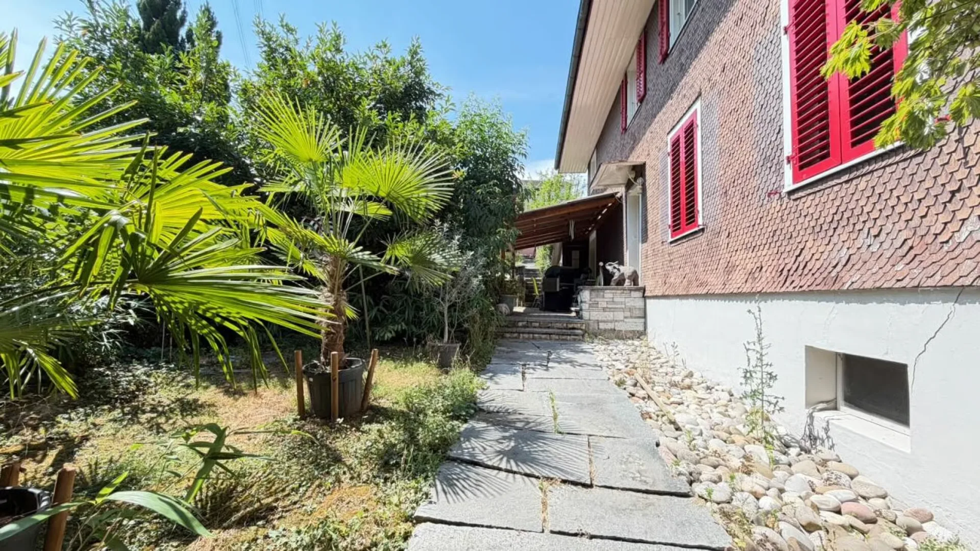 Grosszügiges Doppeleinfamilienhaus mit Garten, Garagenbox und Ausbaupotenzial