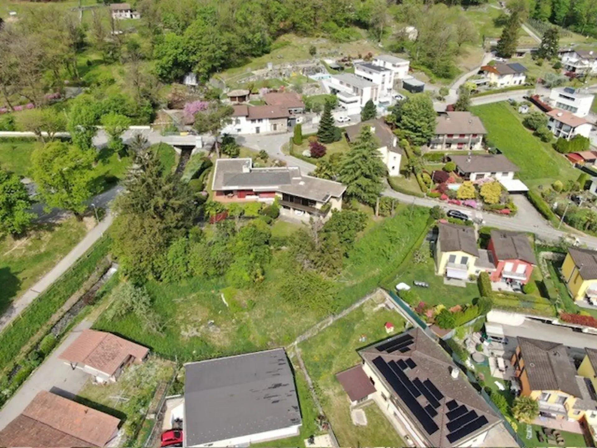 Bauplatz von 1112 m² mit genehmigtem Projekt in Mezzovico