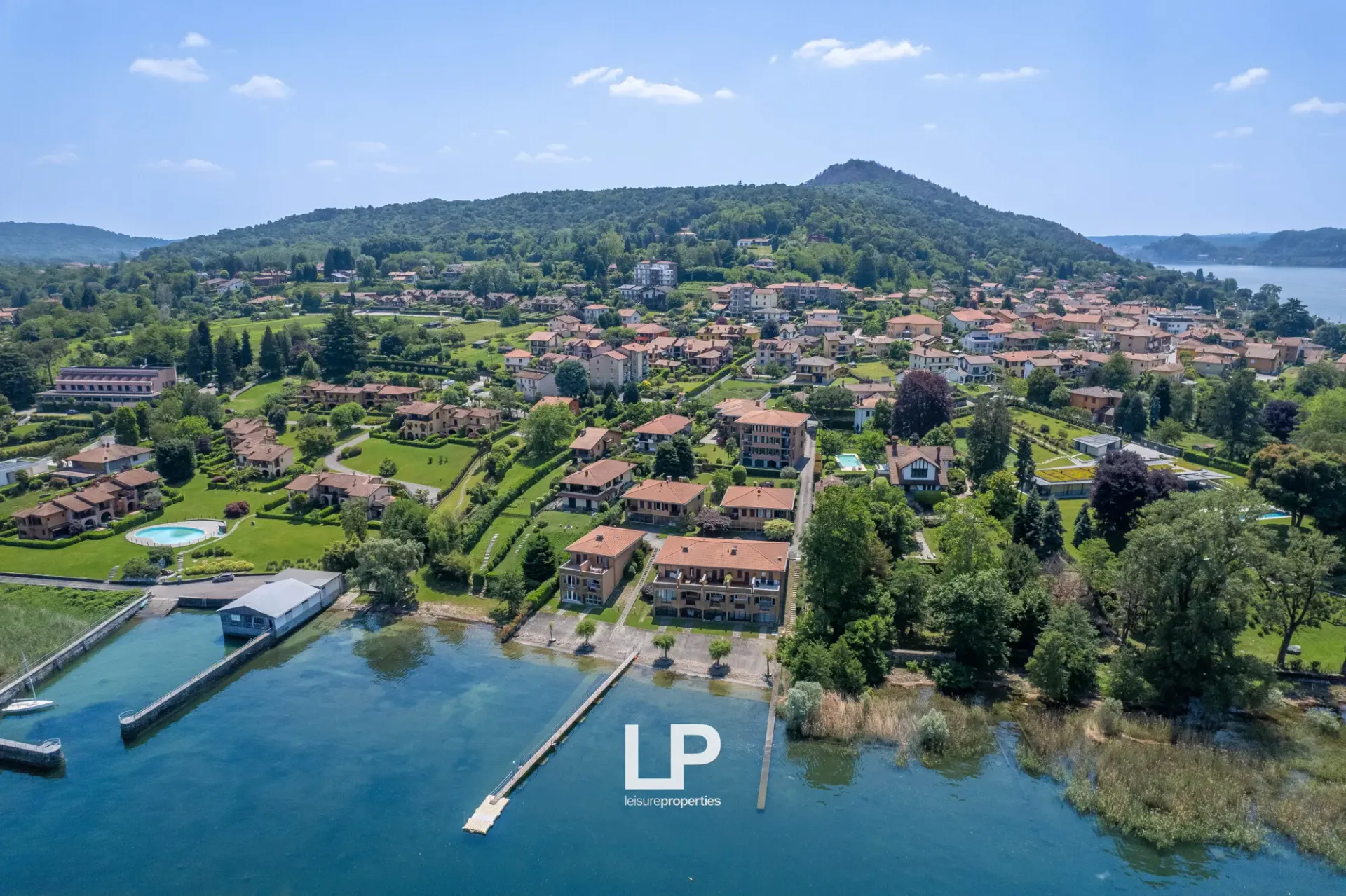 Contemporary new build villa with lake view in Ranco