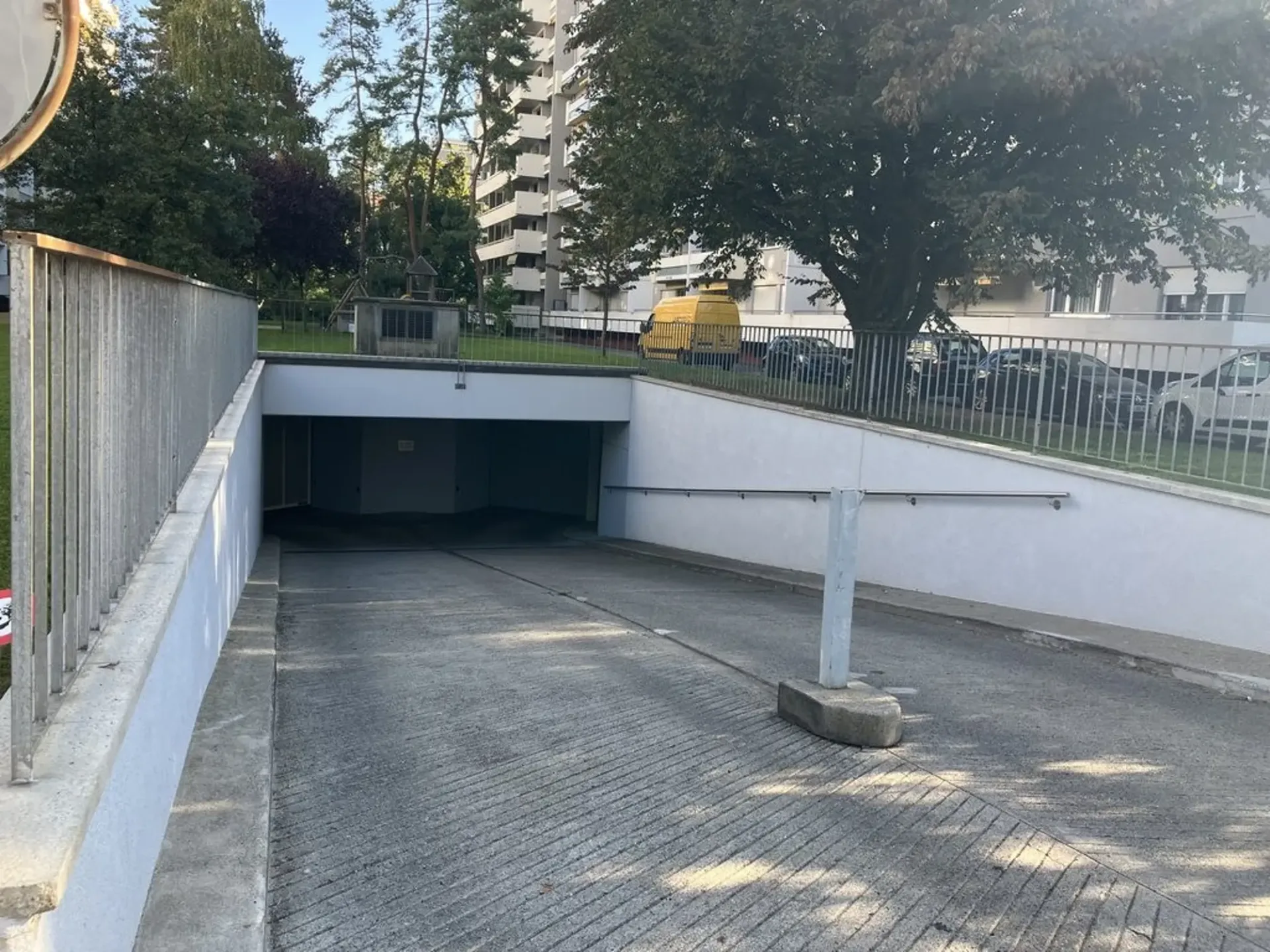 Suchen Sie einen Parkplatz mit einer Ladestation für Elektrofahrzeuge ?